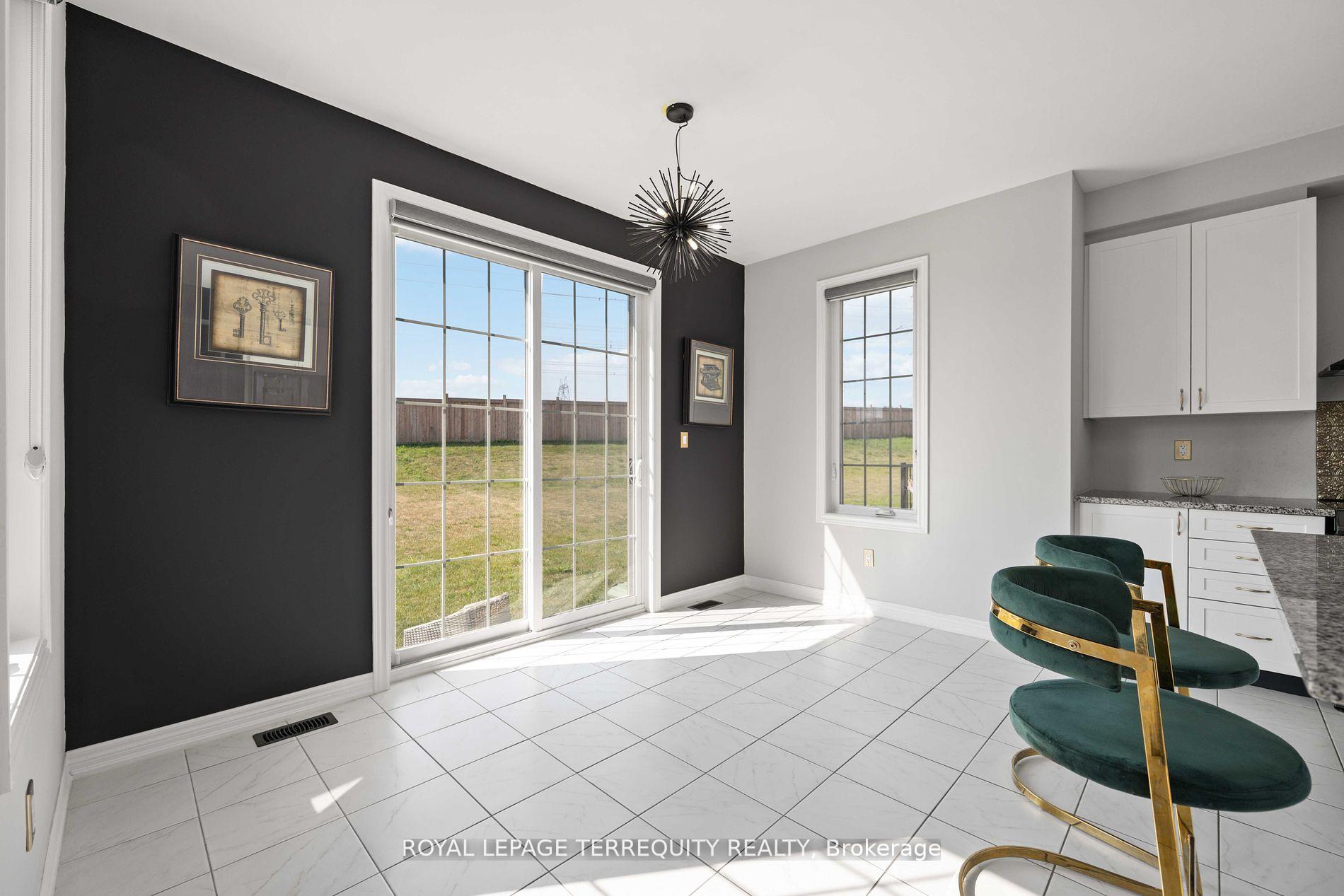 Photo 3 of 316 Windfields Farm Drive W, Oshawa, Windfields — HOMEH