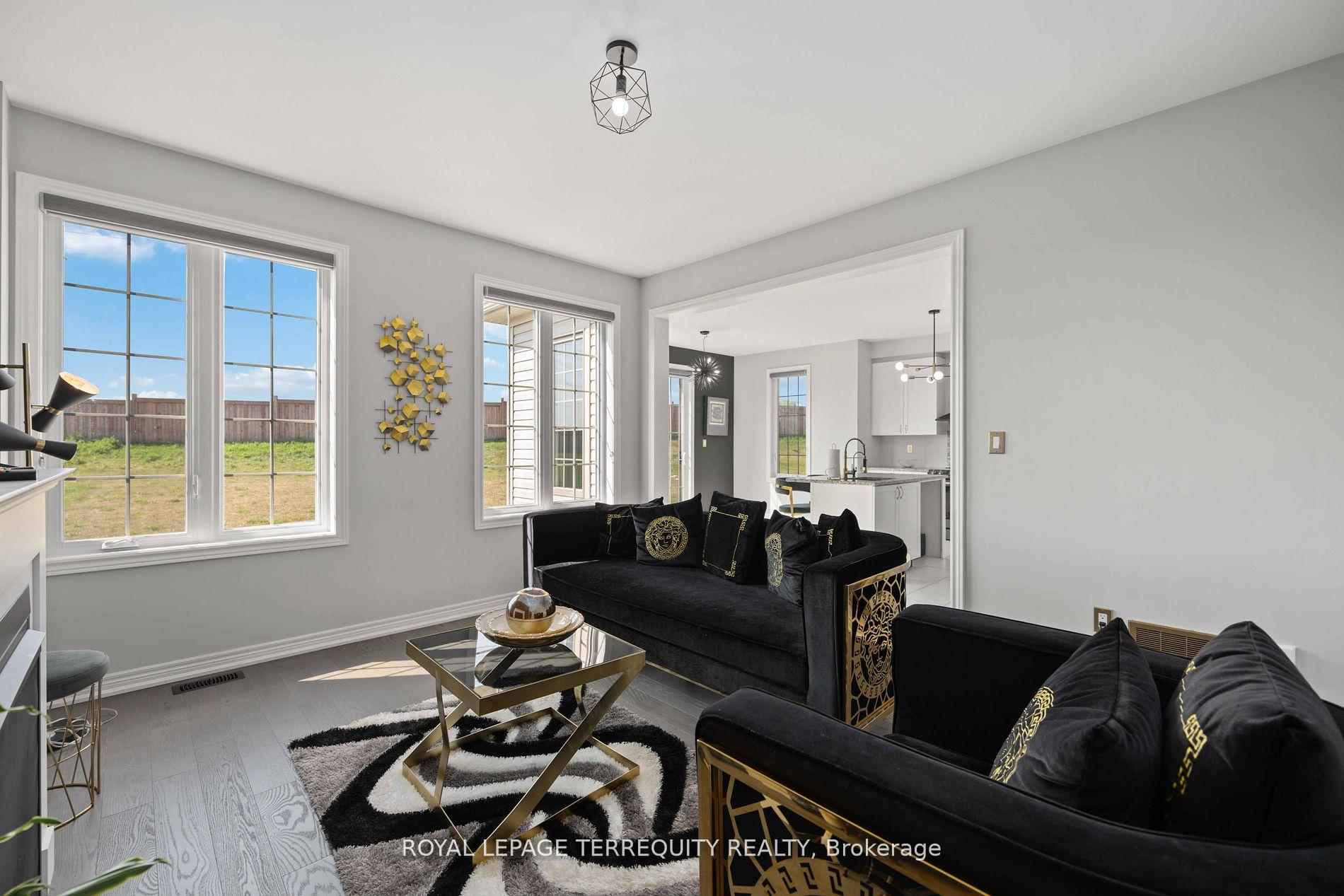 Photo 13 of 316 Windfields Farm Drive W, Oshawa, Windfields — HOMEH