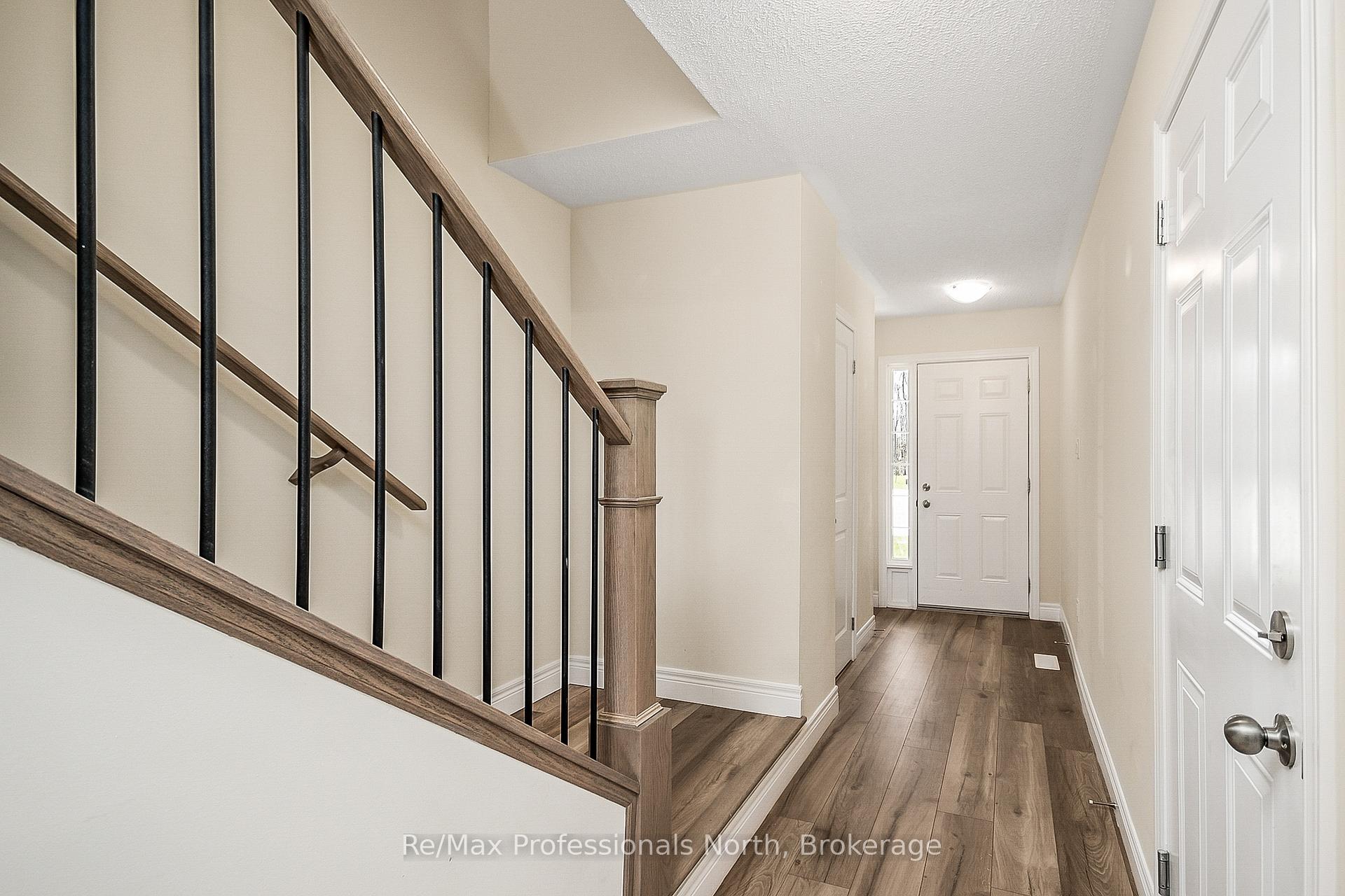 Photo 3 of 290 Daffodil Court, Gravenhurst, Muskoka (S) — HOMEH