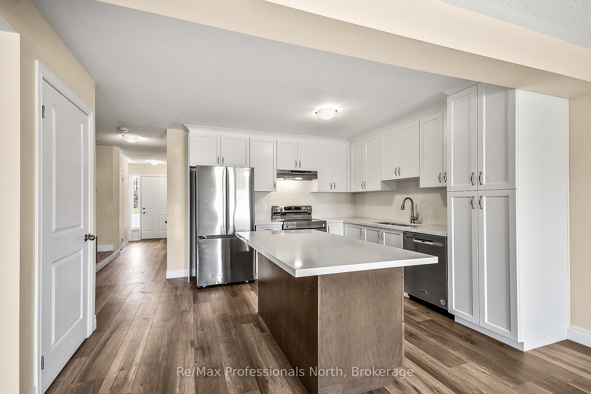 Photo 4 of 290 Daffodil Court, Gravenhurst, Muskoka (S) — HOMEH