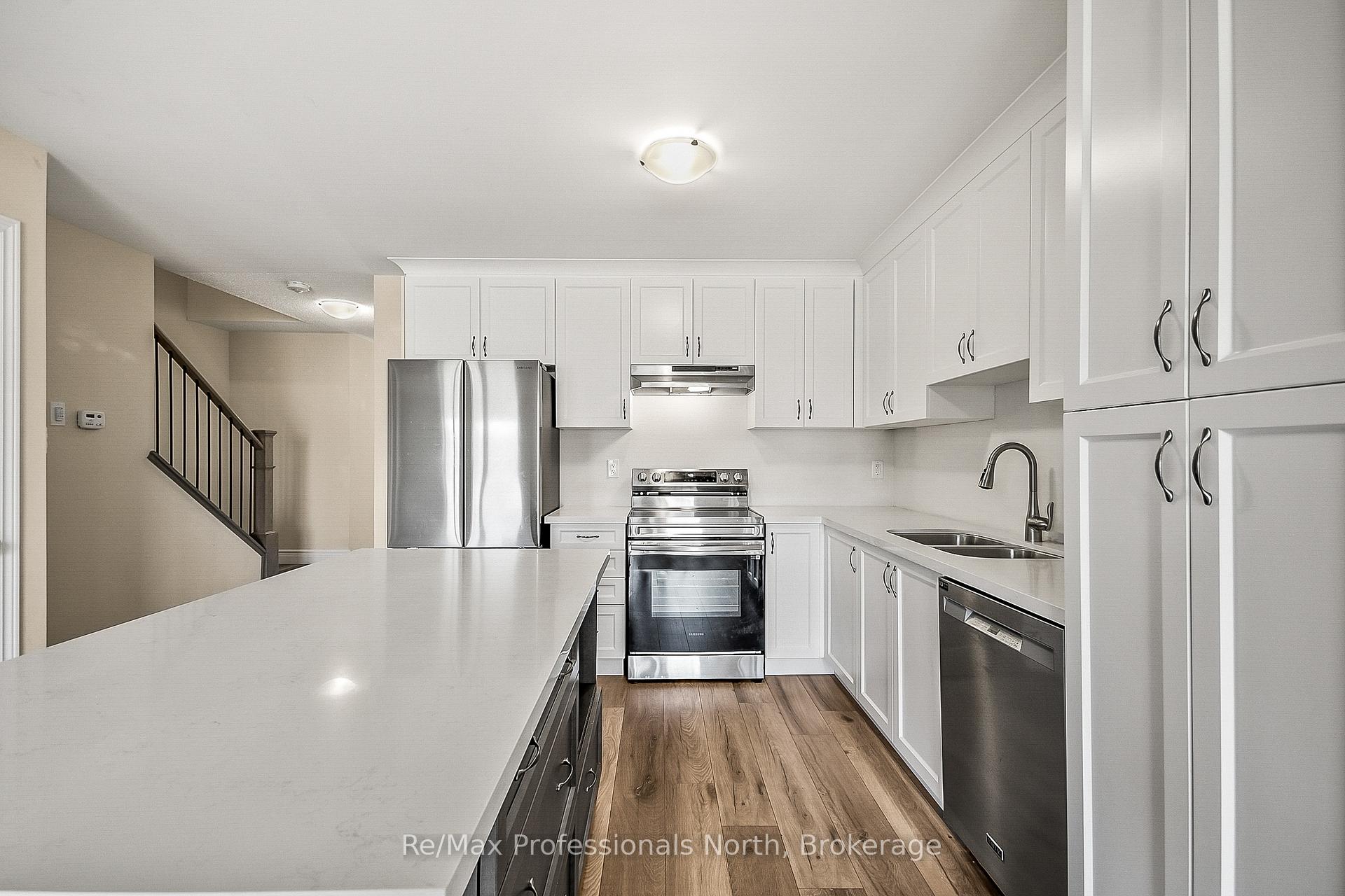 Photo 5 of 290 Daffodil Court, Gravenhurst, Muskoka (S) — HOMEH