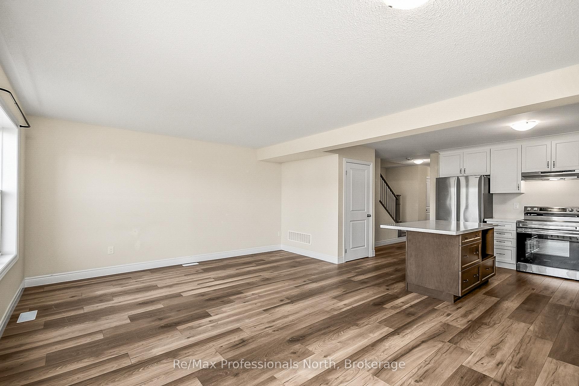 Photo 6 of 290 Daffodil Court, Gravenhurst, Muskoka (S) — HOMEH