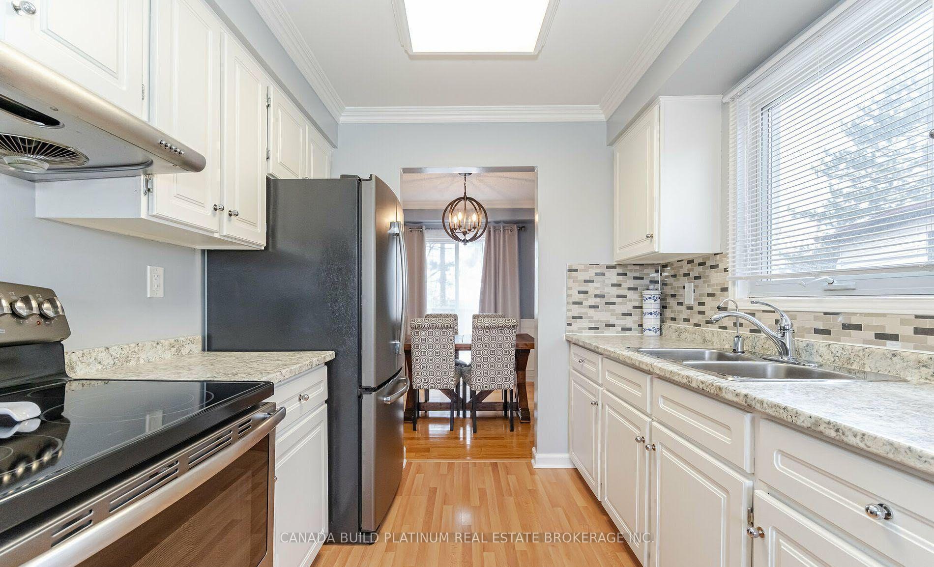 Photo 5 of 68 Cassander Crescent, Brampton, Heart Lake East — HOMEH