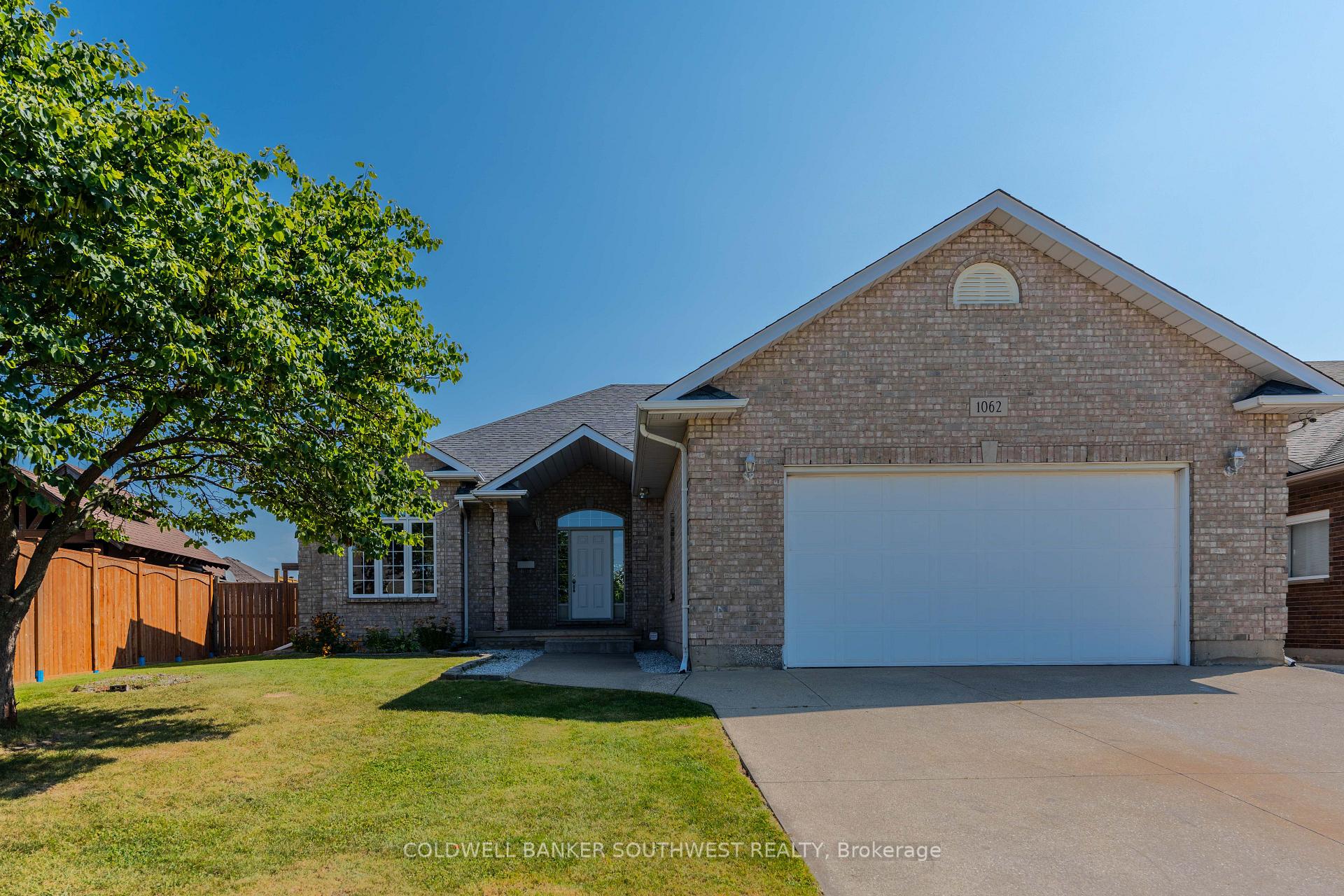 Photo 1 of 1062 Finch Drive E, Sarnia — HOMEH