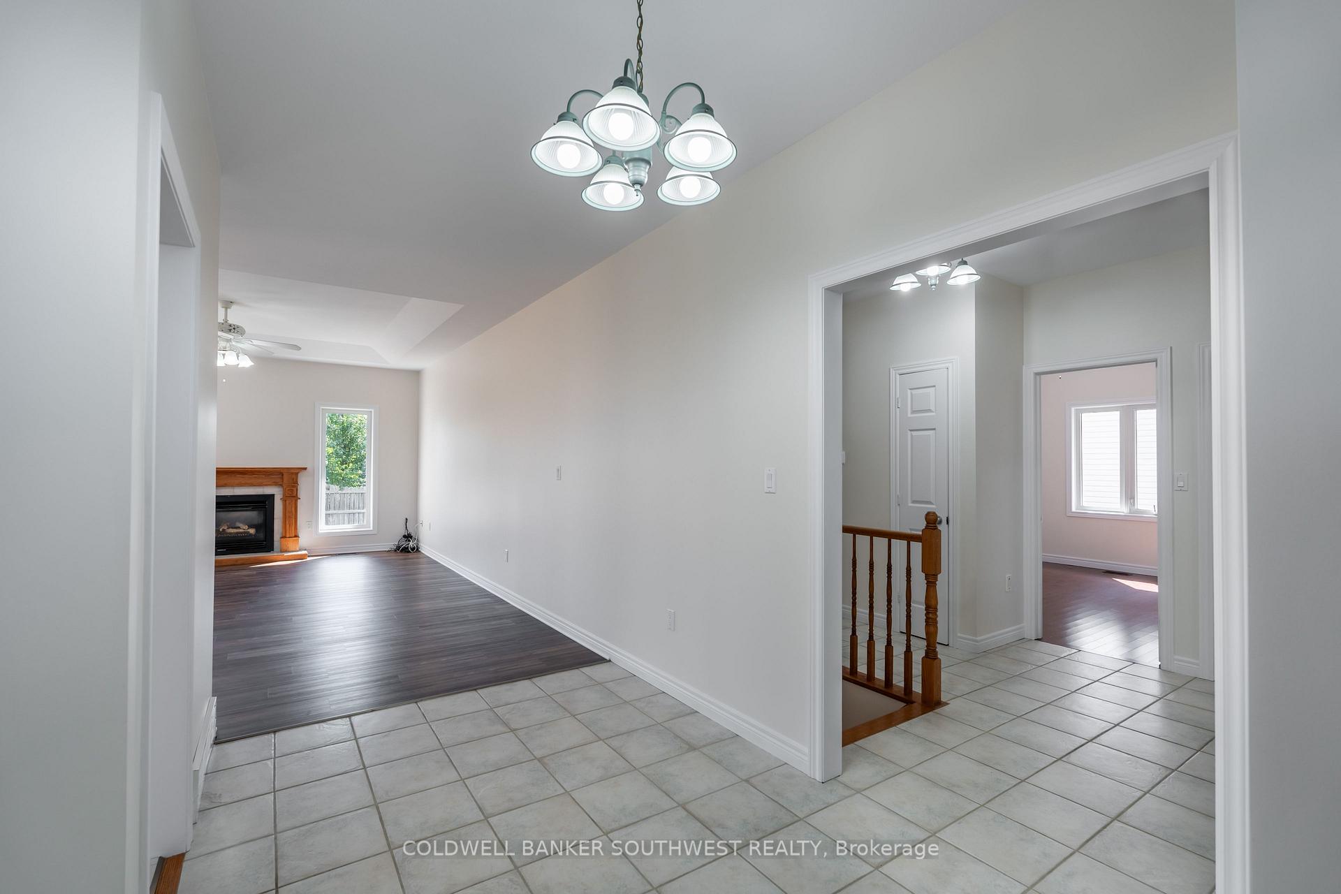 Photo 8 of 1062 Finch Drive E, Sarnia — HOMEH