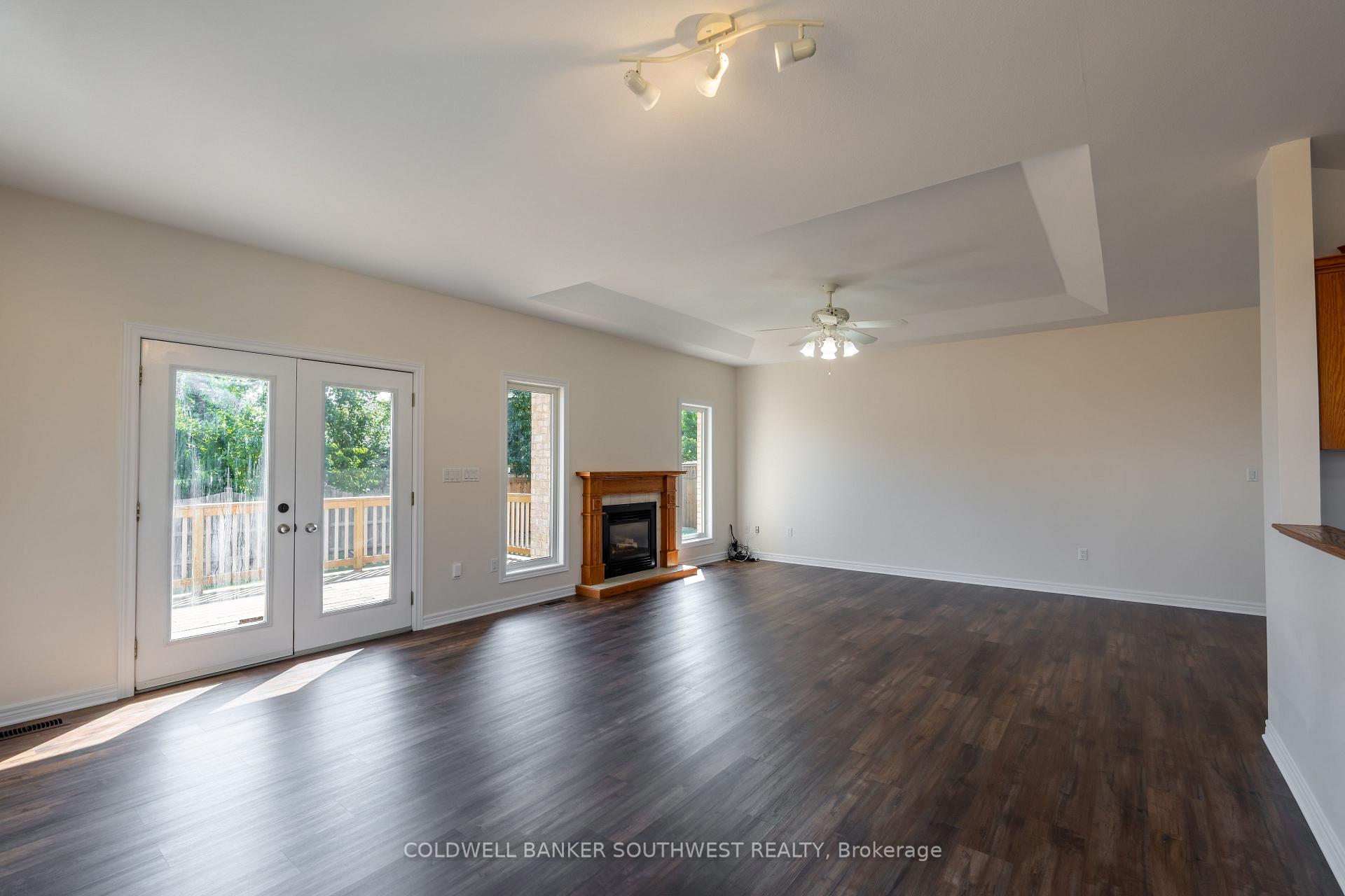 Photo 5 of 1062 Finch Drive E, Sarnia — HOMEH