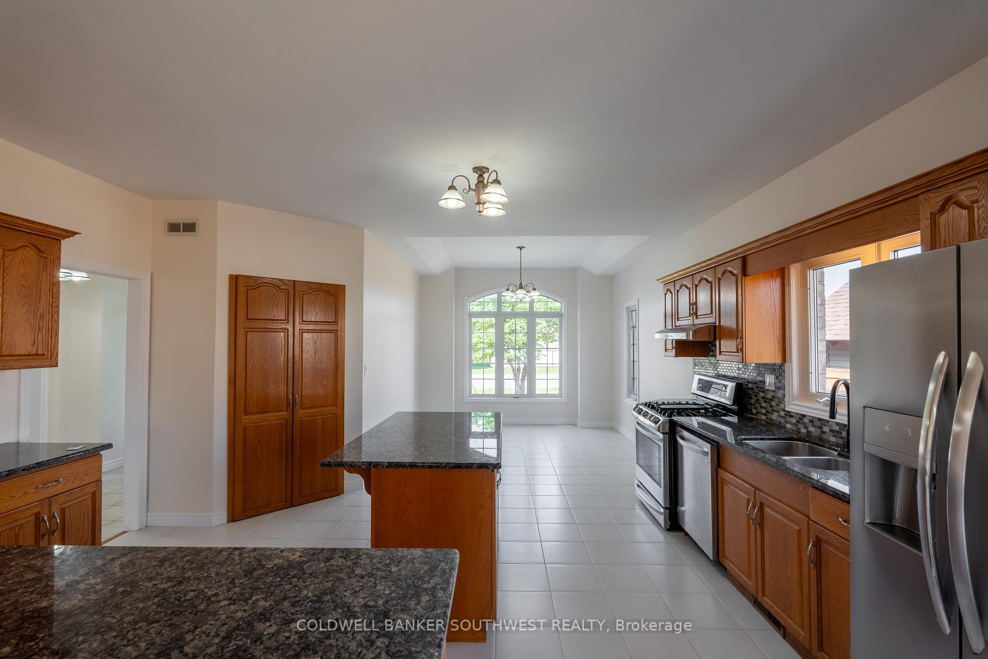 Photo 4 of 1062 Finch Drive E, Sarnia — HOMEH