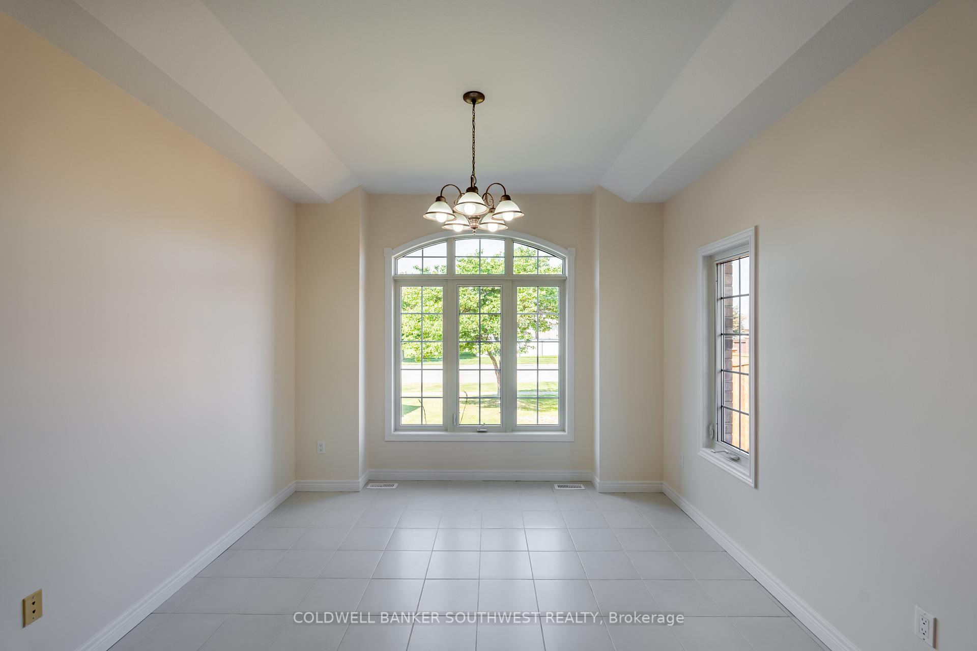 Photo 13 of 1062 Finch Drive E, Sarnia — HOMEH
