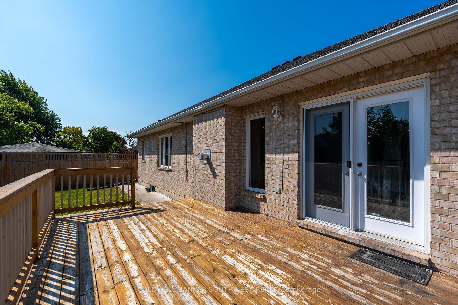 Photo 35 of 1062 Finch Drive E, Sarnia — HOMEH
