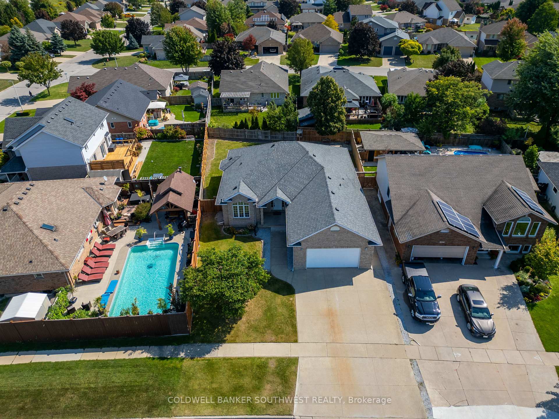 Photo 38 of 1062 Finch Drive E, Sarnia — HOMEH