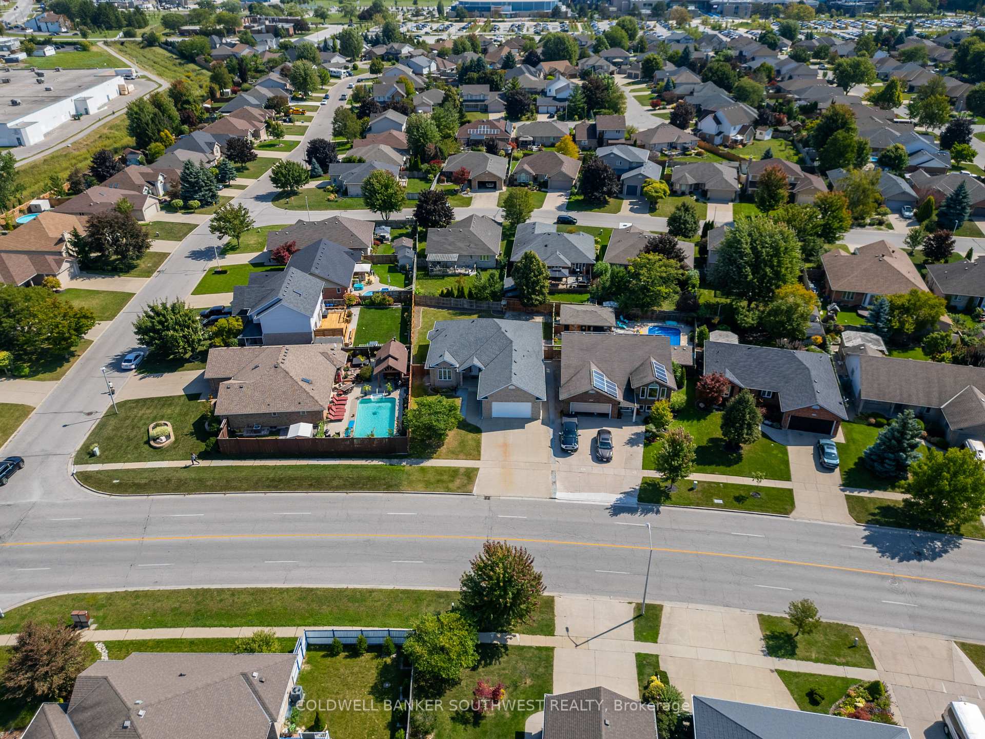 Photo 39 of 1062 Finch Drive E, Sarnia — HOMEH