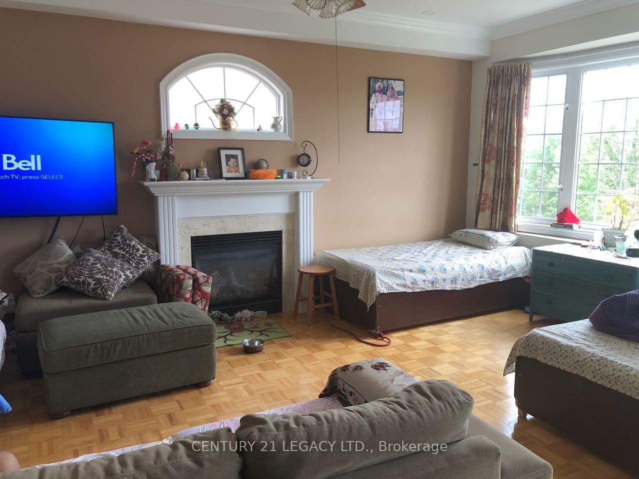 Photo 4 of 16 Prada Court, Brampton, Vales of Castlemore North — HOMEH