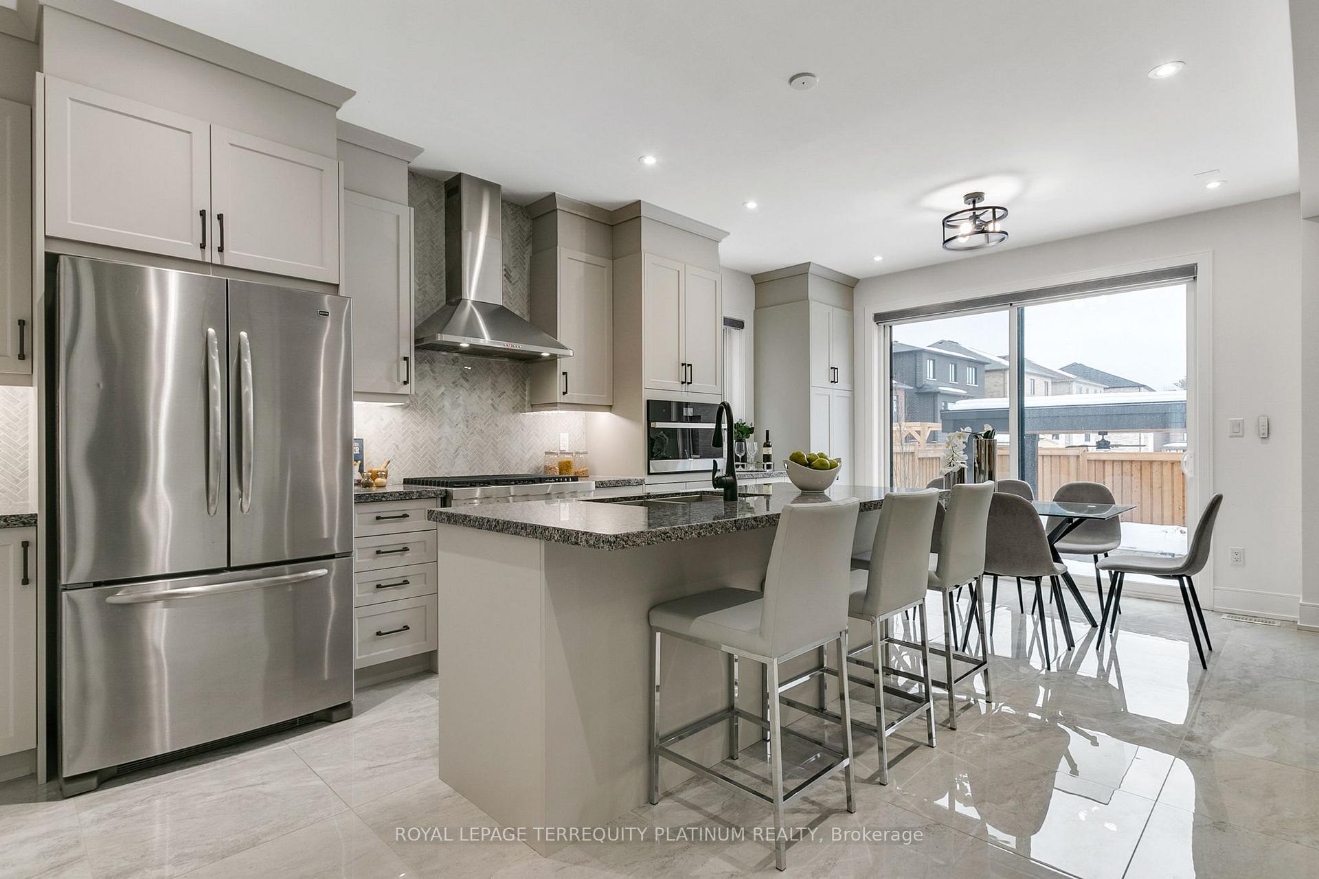 Photo 2 of 71 Ryerson Drive, Vaughan, Kleinburg — HOMEH