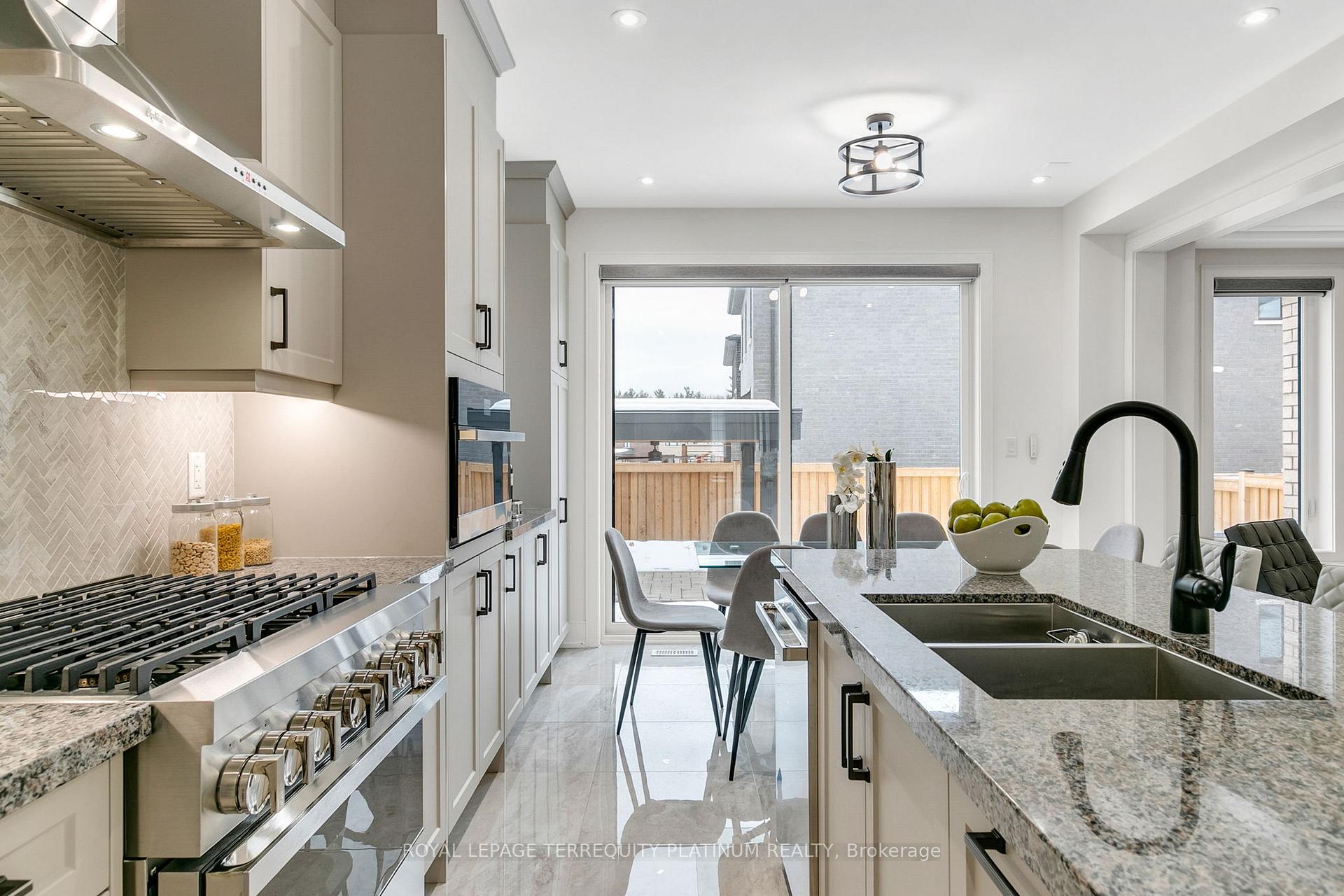 Photo 9 of 71 Ryerson Drive, Vaughan, Kleinburg — HOMEH