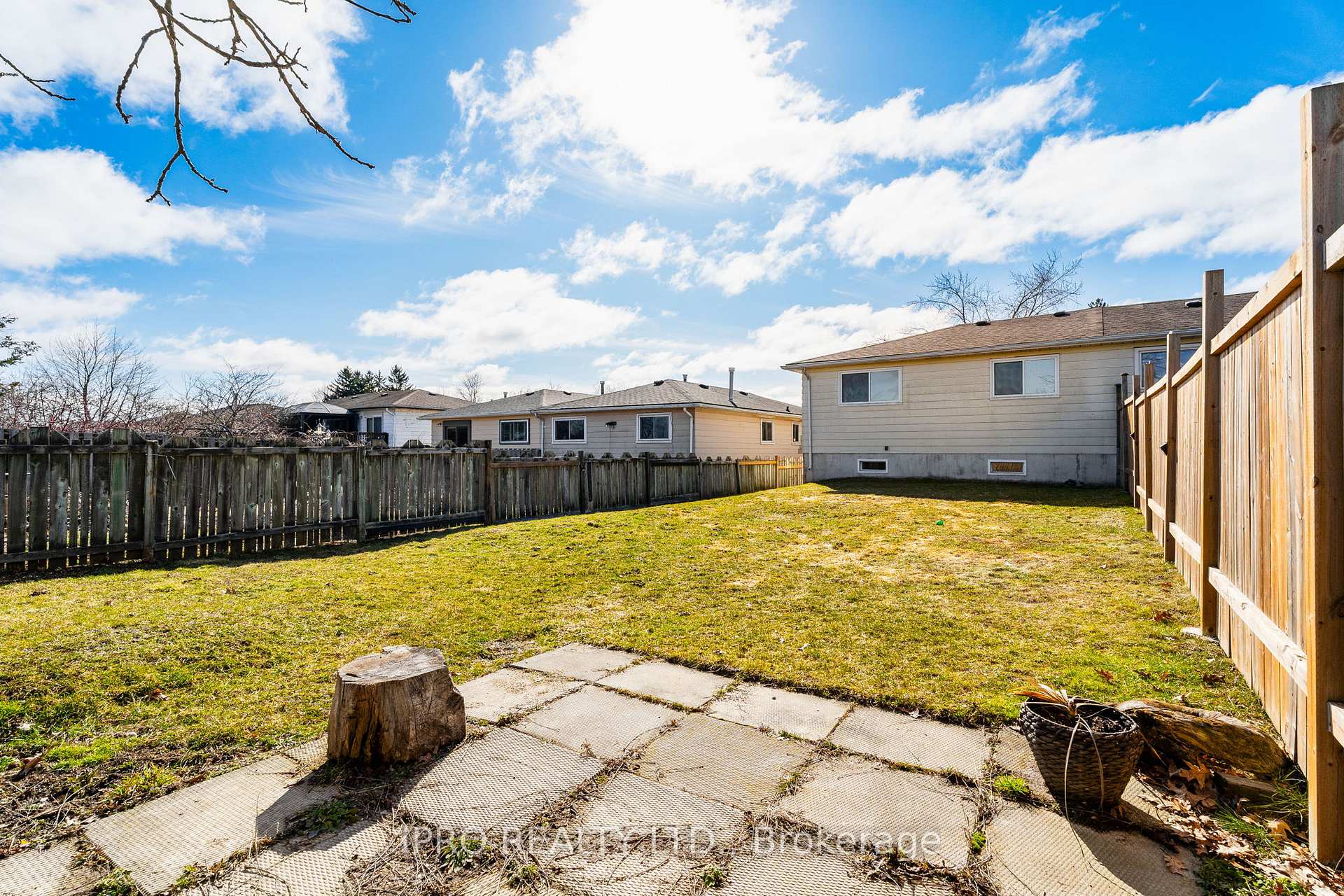 Photo 37 of 11 Magnolia Drive, Brant, Paris — HOMEH