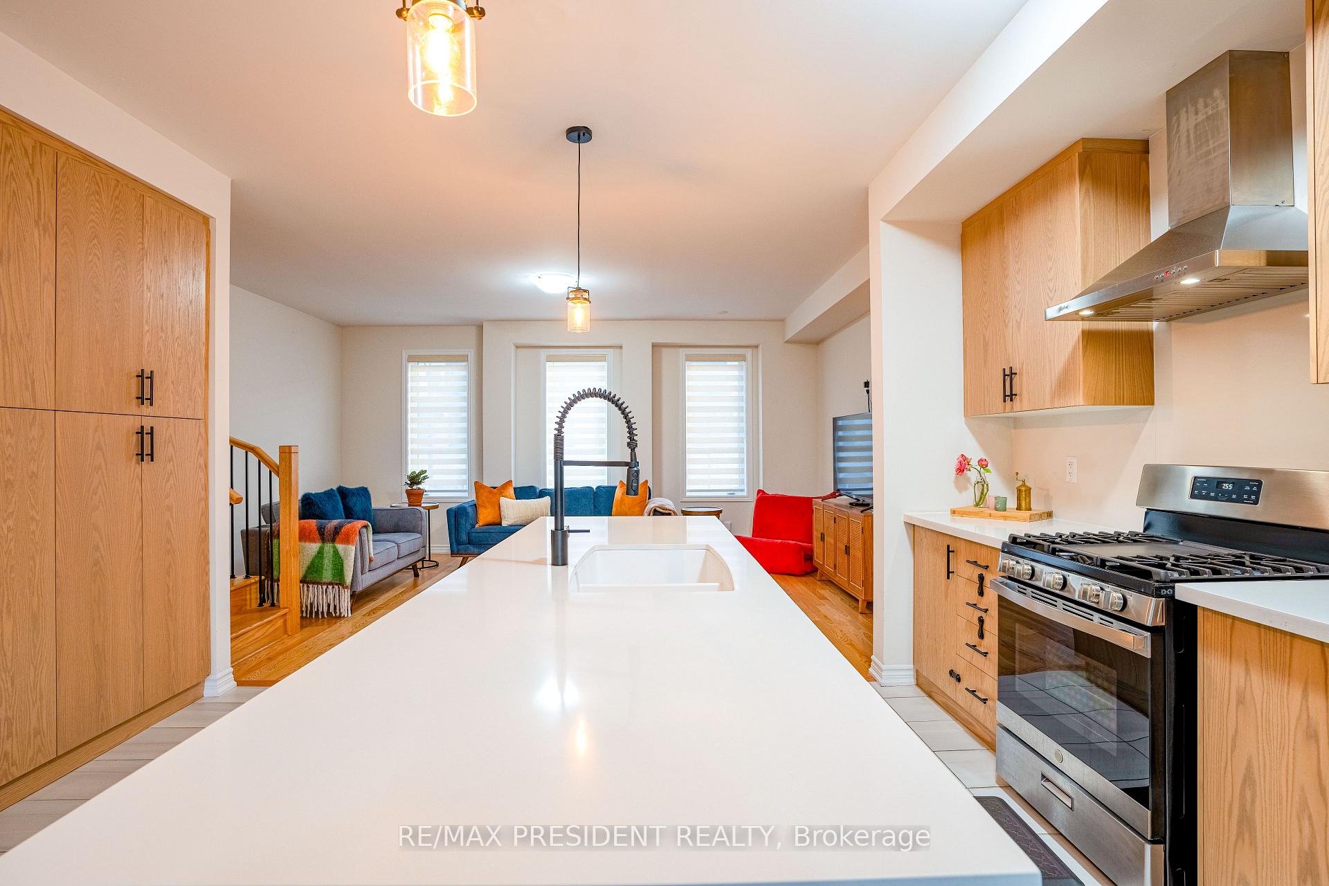 Photo 7 of 99 Halliford Place, Brampton, Brampton East — HOMEH