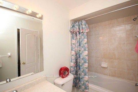 Photo 5 of 73 Roundstone Drive, Brampton, Credit Valley — HOMEH