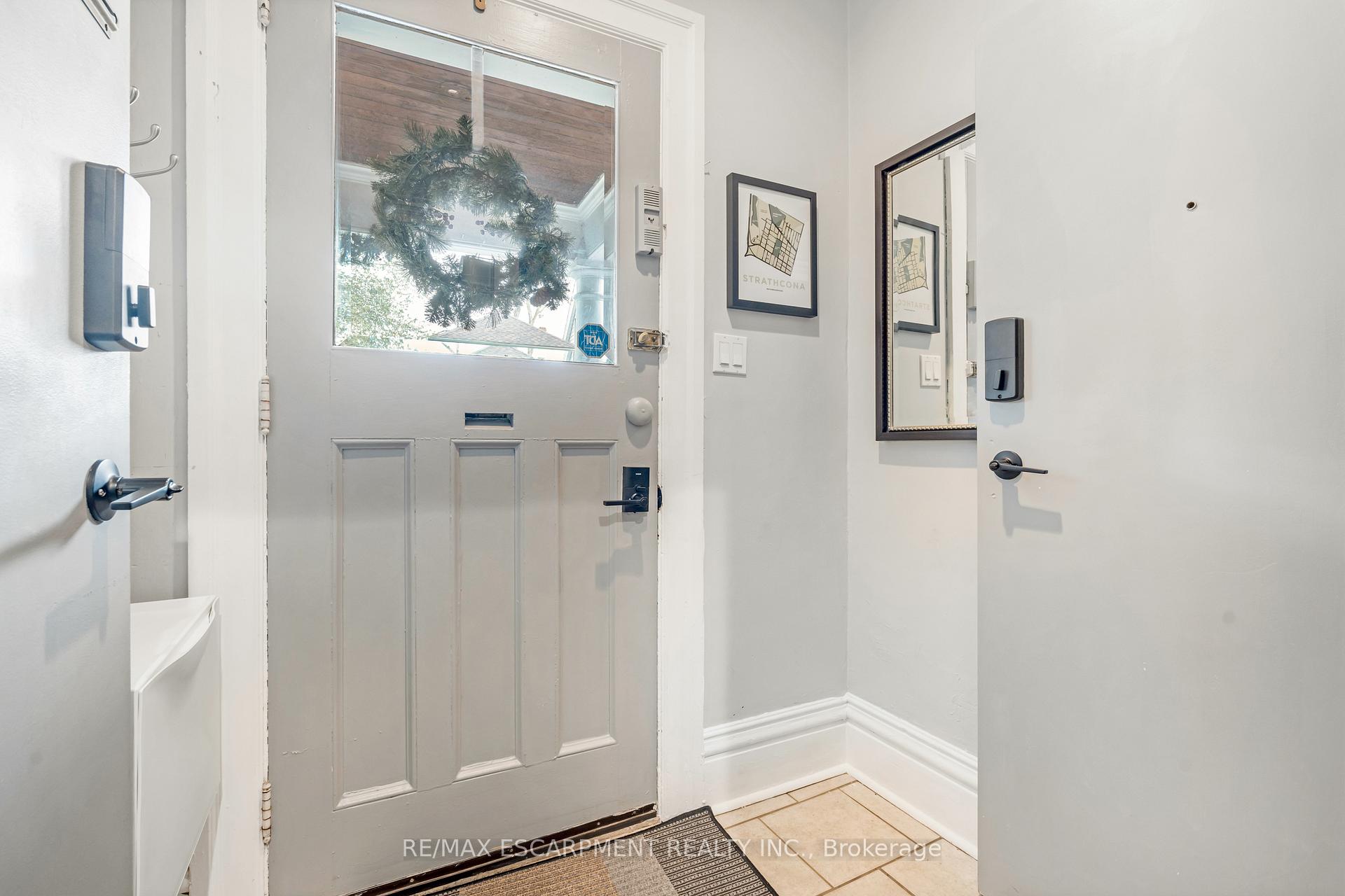 Photo 3 of 93 Peter Street, Hamilton, Strathcona — HOMEH