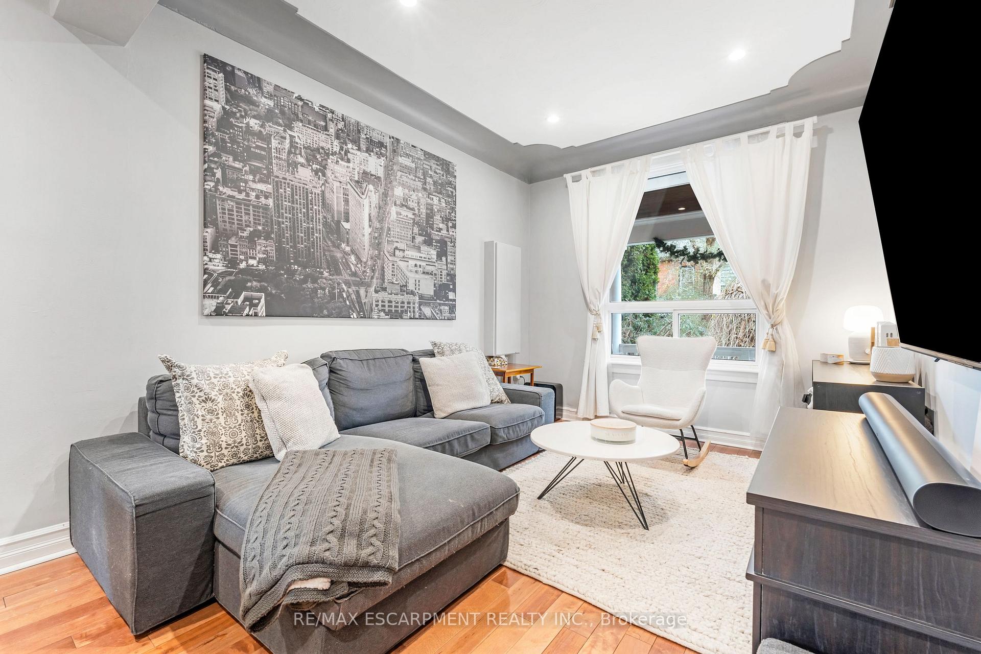 Photo 9 of 93 Peter Street, Hamilton, Strathcona — HOMEH