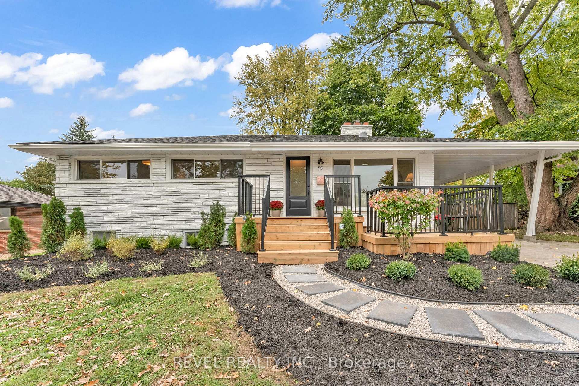 Photo 1 of 95 Seneca Drive, Hamilton, Ancaster — HOMEH