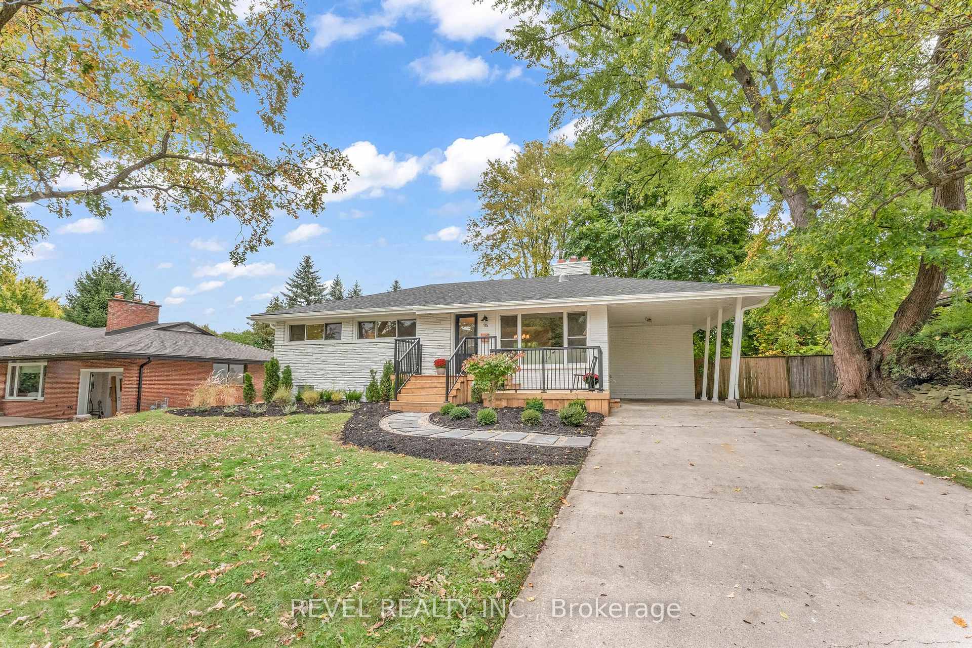 Photo 3 of 95 Seneca Drive, Hamilton, Ancaster — HOMEH
