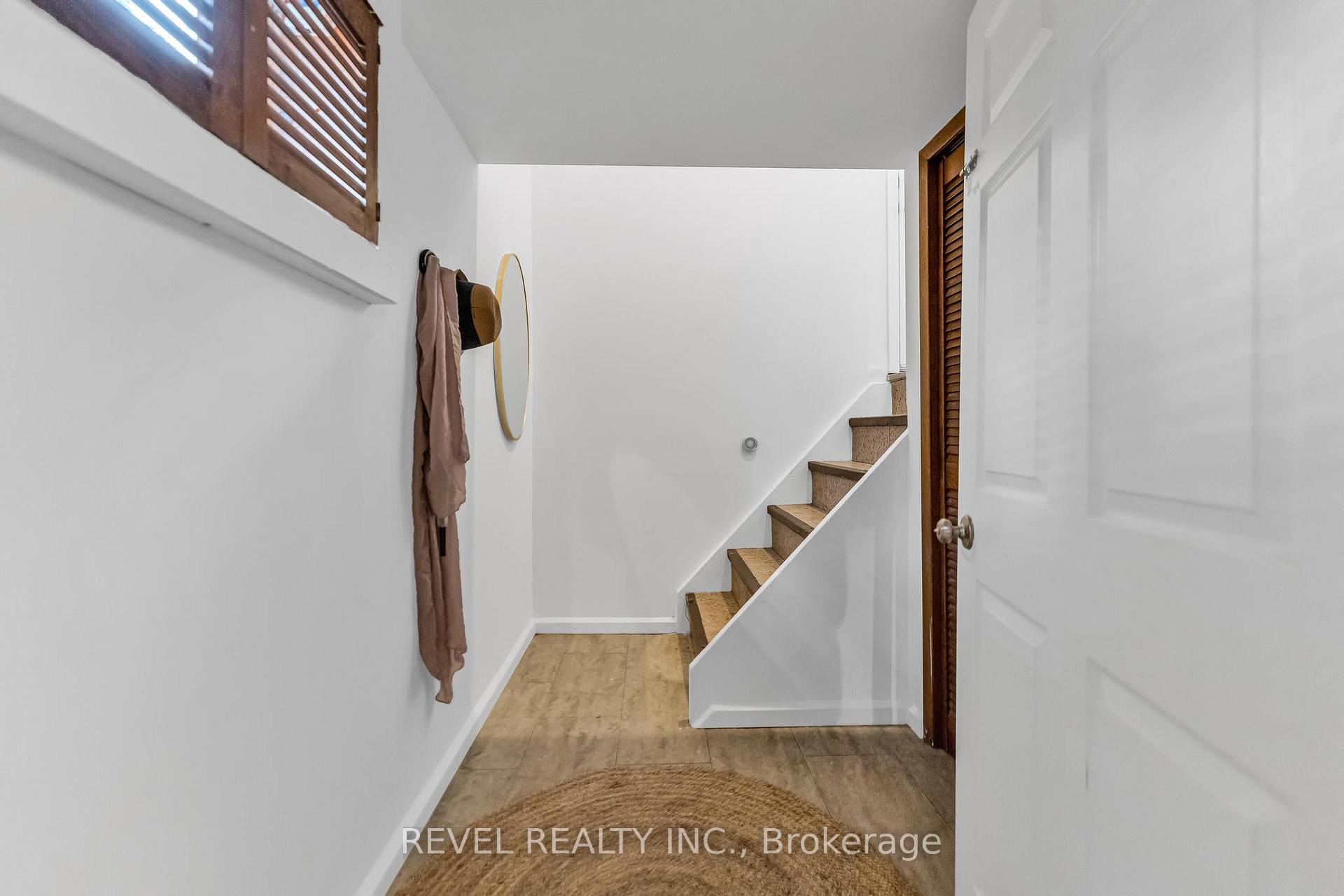 Photo 23 of 95 Seneca Drive, Hamilton, Ancaster — HOMEH