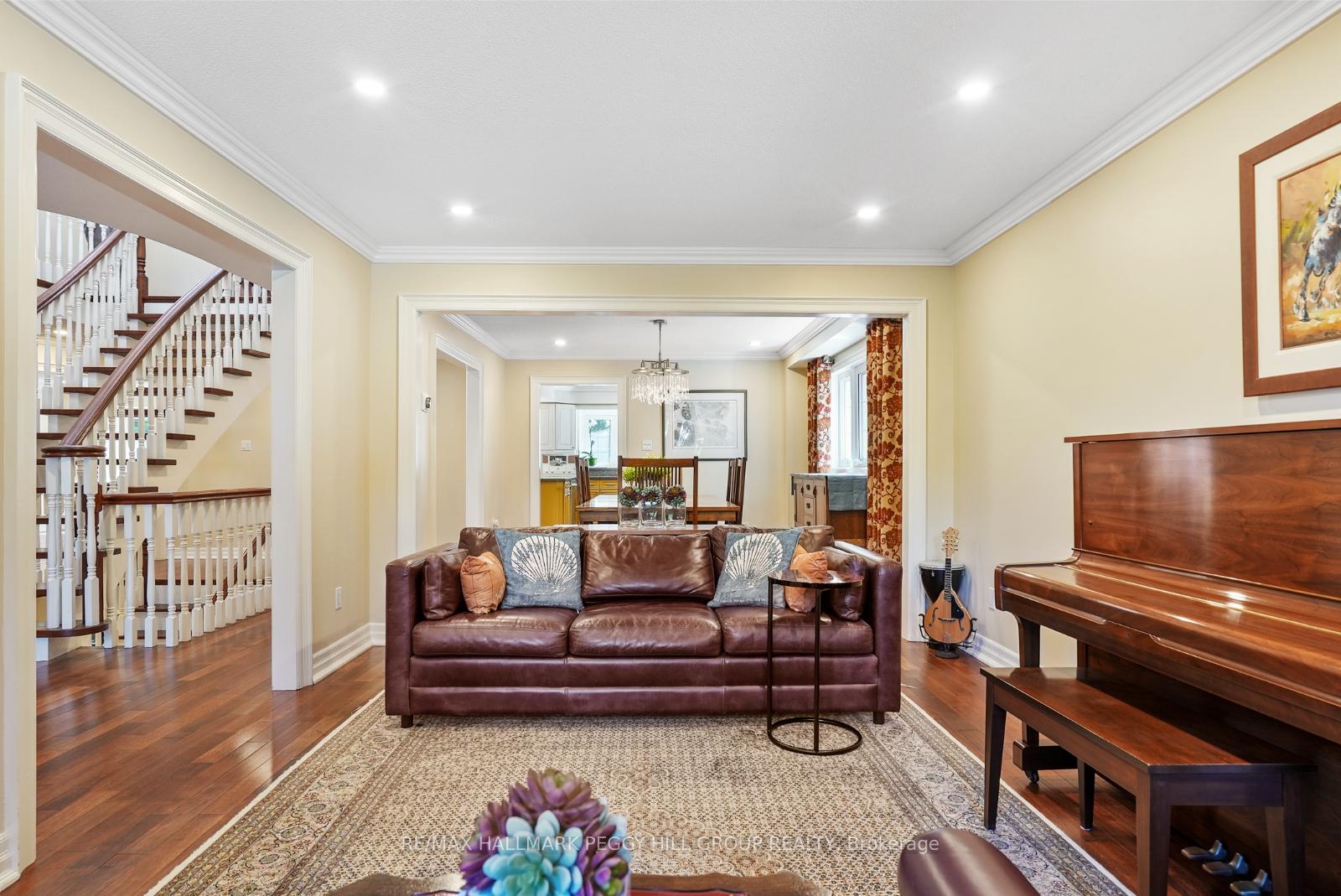 Photo 5 of 25 Grand Forest Drive, Barrie, Bayshore — HOMEH