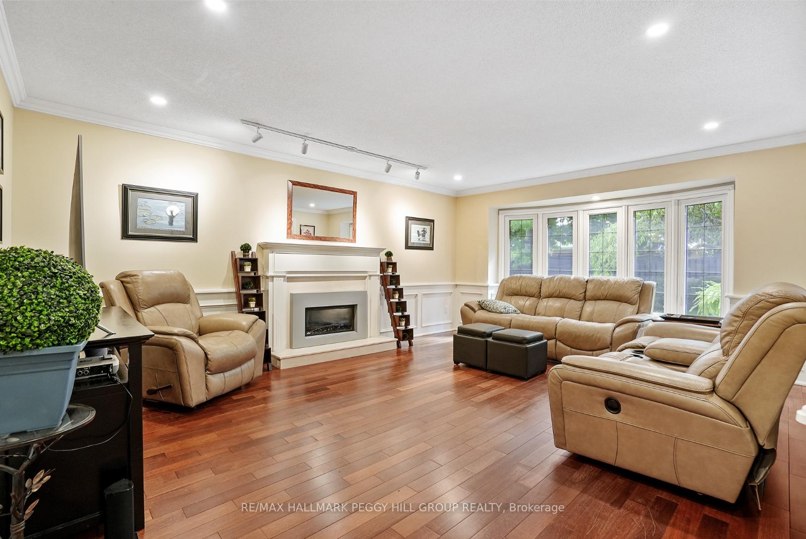 Photo 9 of 25 Grand Forest Drive, Barrie, Bayshore — HOMEH