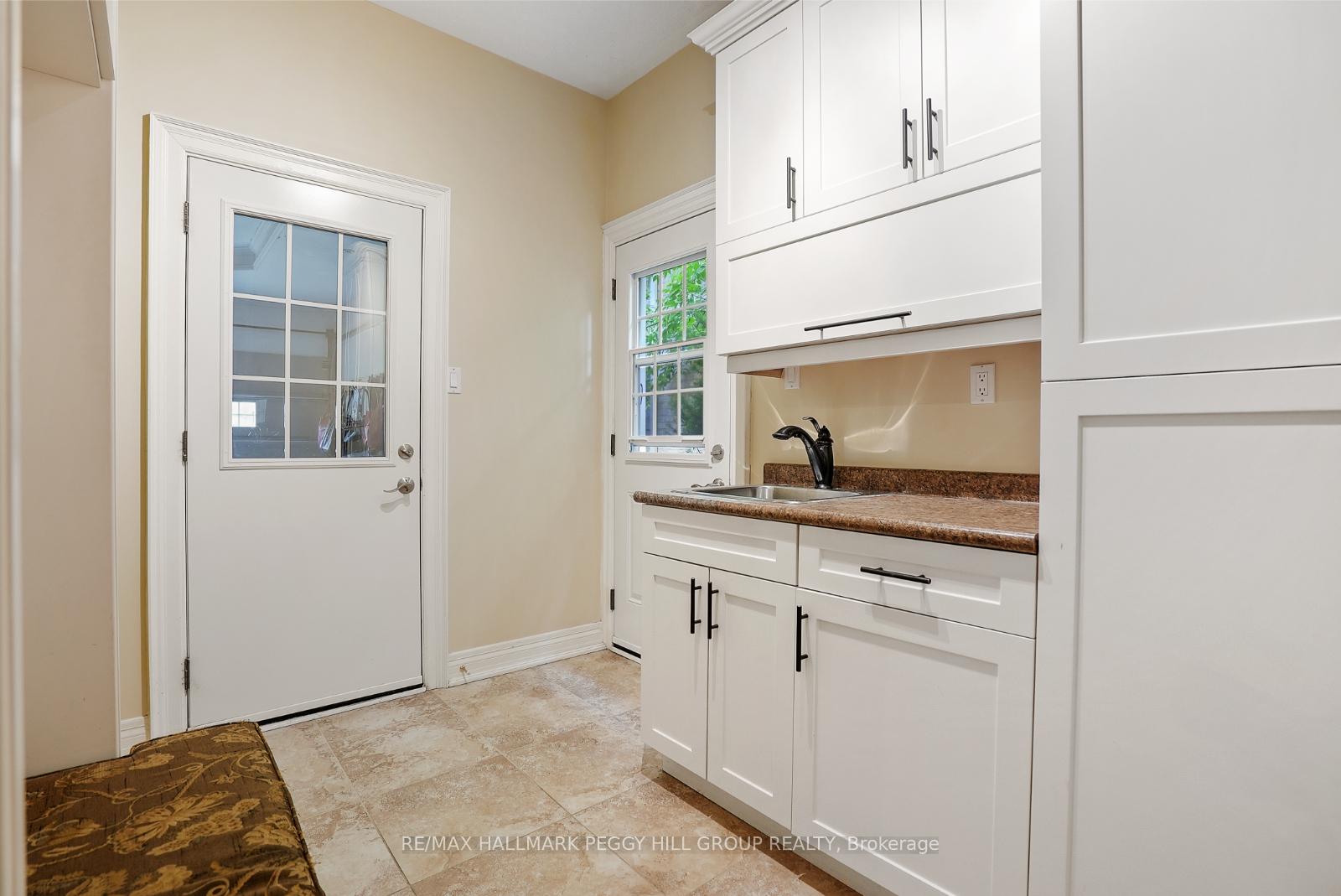 Photo 4 of 25 Grand Forest Drive, Barrie, Bayshore — HOMEH