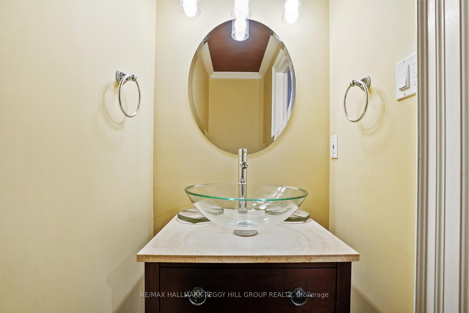 Photo 8 of 25 Grand Forest Drive, Barrie, Bayshore — HOMEH