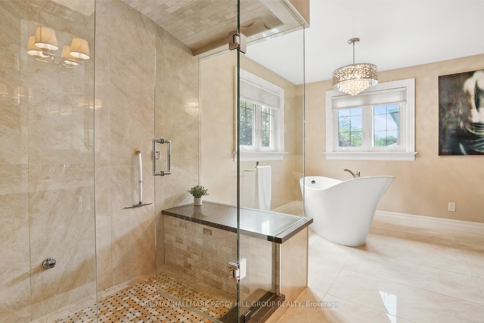 Photo 17 of 25 Grand Forest Drive, Barrie, Bayshore — HOMEH