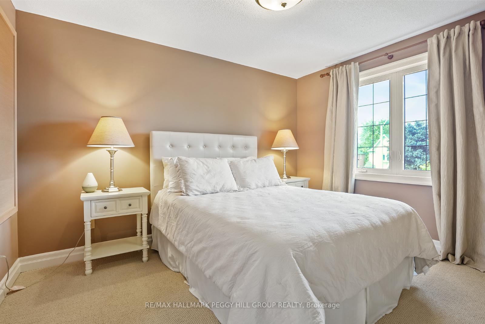 Photo 16 of 25 Grand Forest Drive, Barrie, Bayshore — HOMEH
