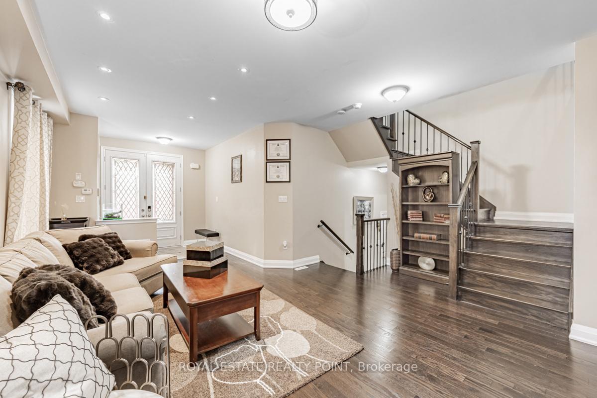 Photo 9 of 69 Braebrook Drive, Whitby, Rolling Acres — HOMEH