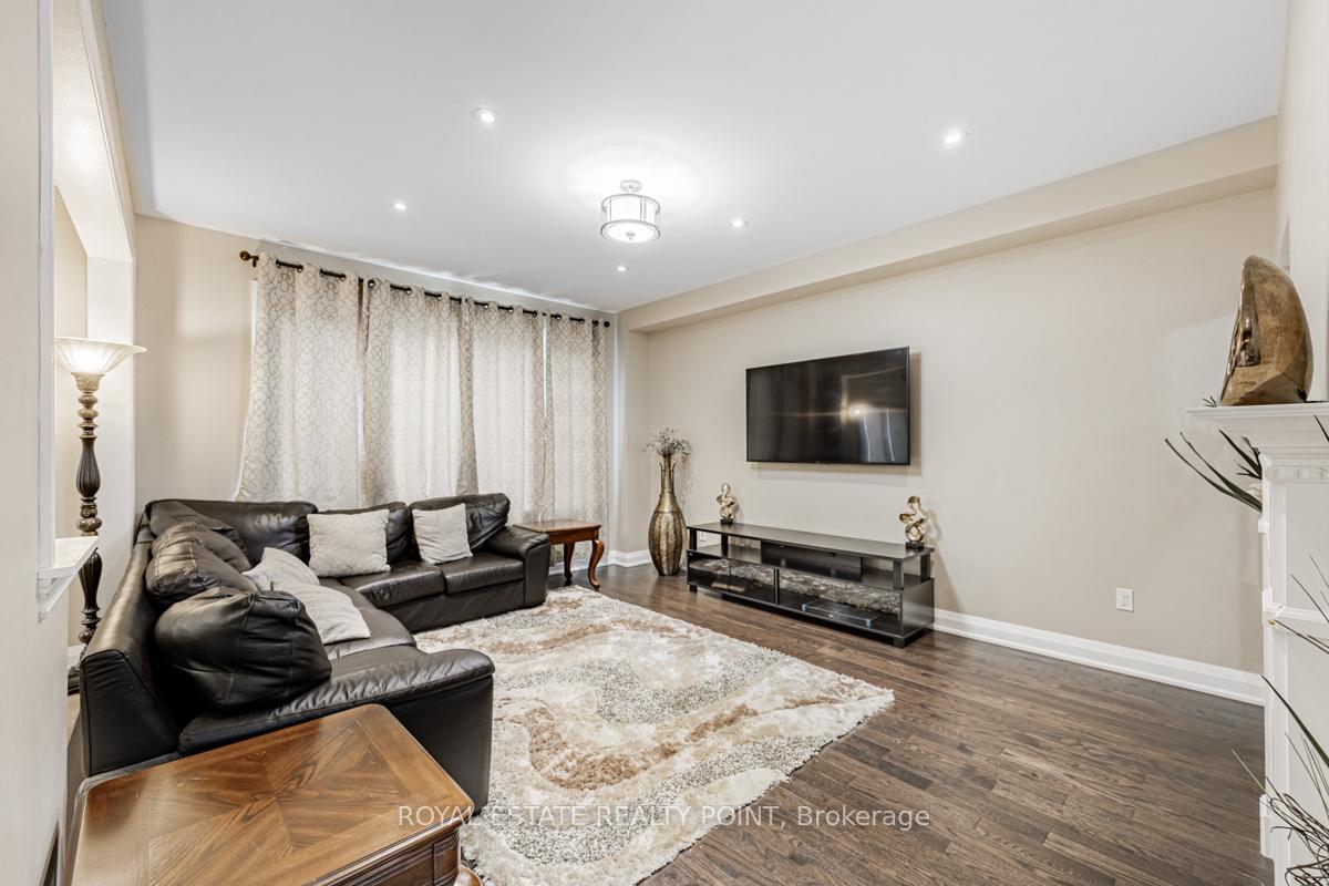 Photo 6 of 69 Braebrook Drive, Whitby, Rolling Acres — HOMEH