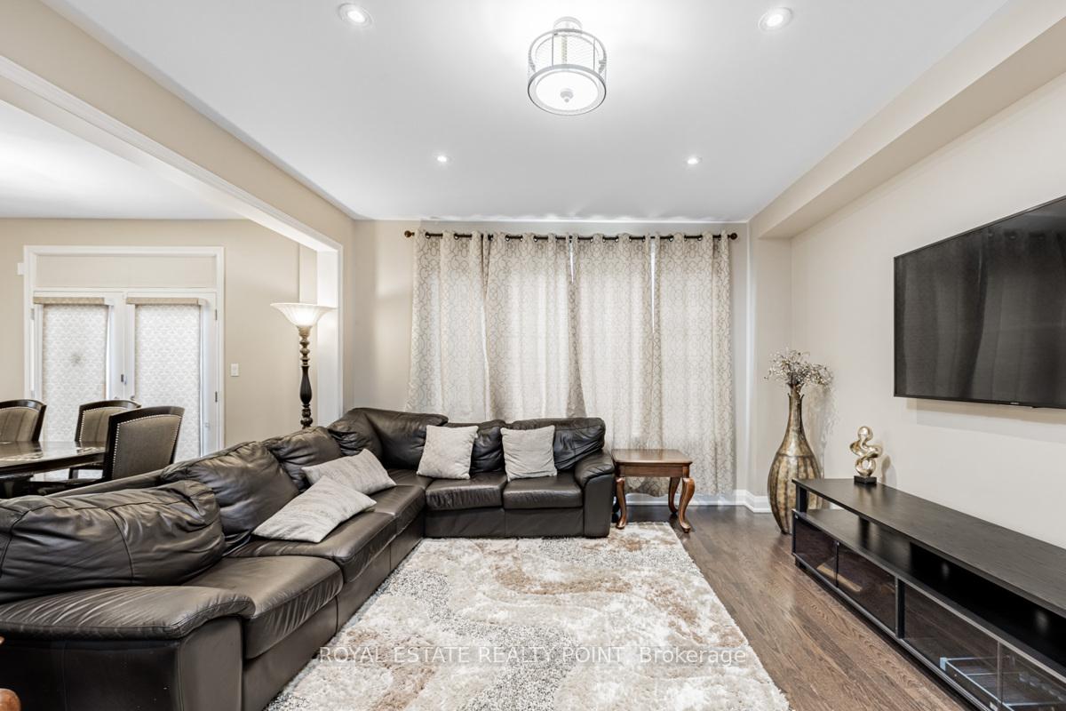 Photo 12 of 69 Braebrook Drive, Whitby, Rolling Acres — HOMEH