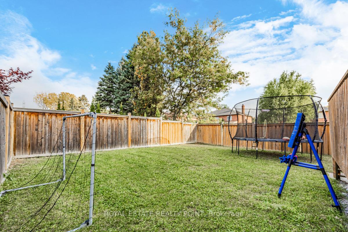 Photo 35 of 69 Braebrook Drive, Whitby, Rolling Acres — HOMEH