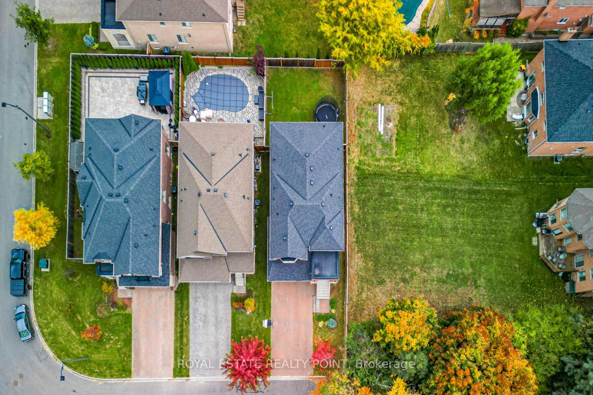 Photo 38 of 69 Braebrook Drive, Whitby, Rolling Acres — HOMEH