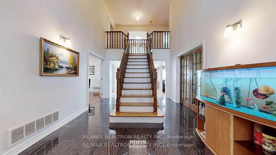 Photo 3 of 72 Spanhouse Crescent, Markham, Unionville — HOMEH
