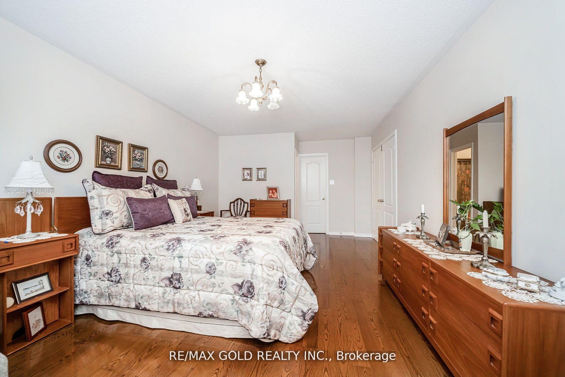 Photo 4 of Unit 2, 10 Pauline Crescent, Brampton, Fletcher's Meadow — HOMEH