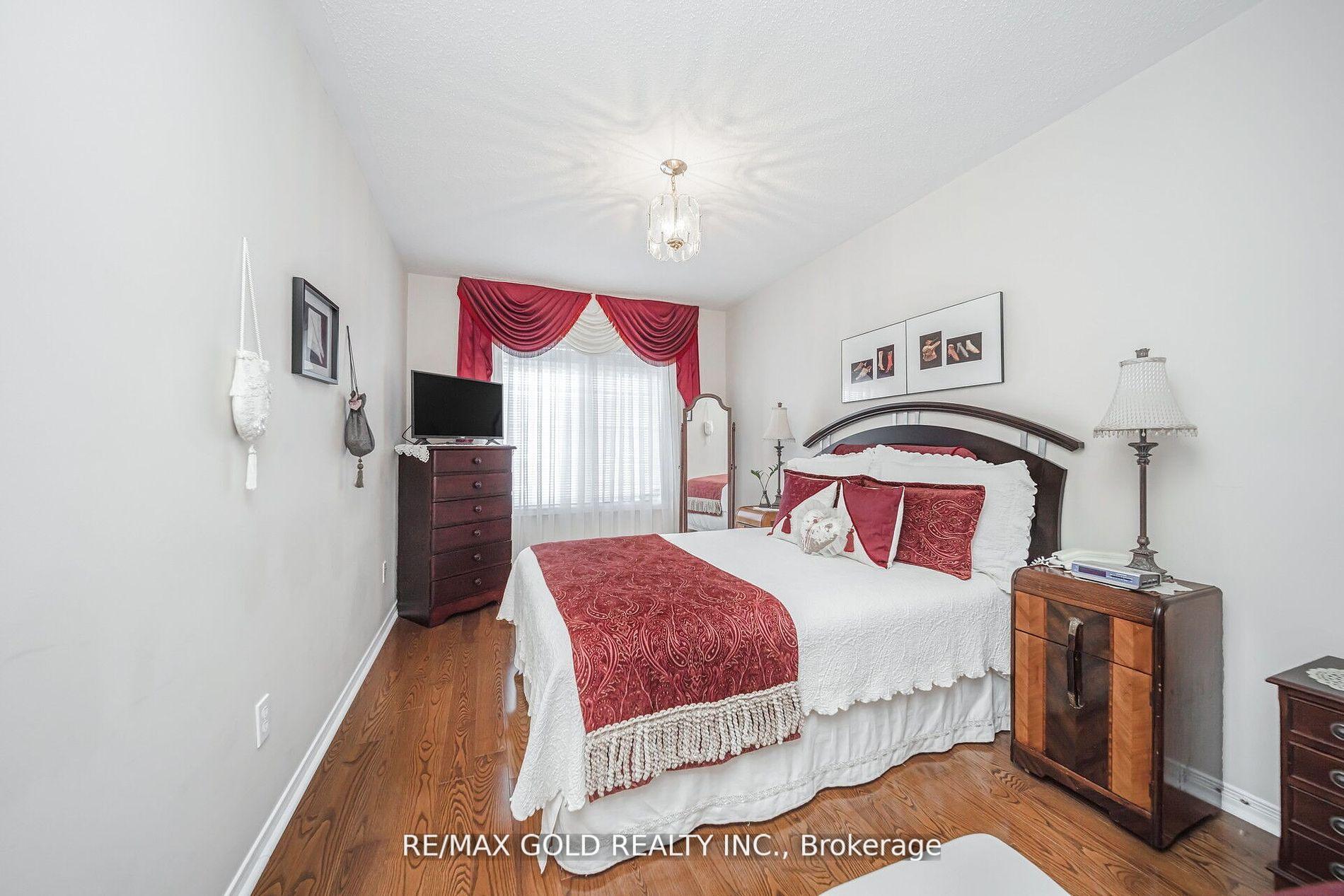 Photo 9 of Unit 2, 10 Pauline Crescent, Brampton, Fletcher's Meadow — HOMEH