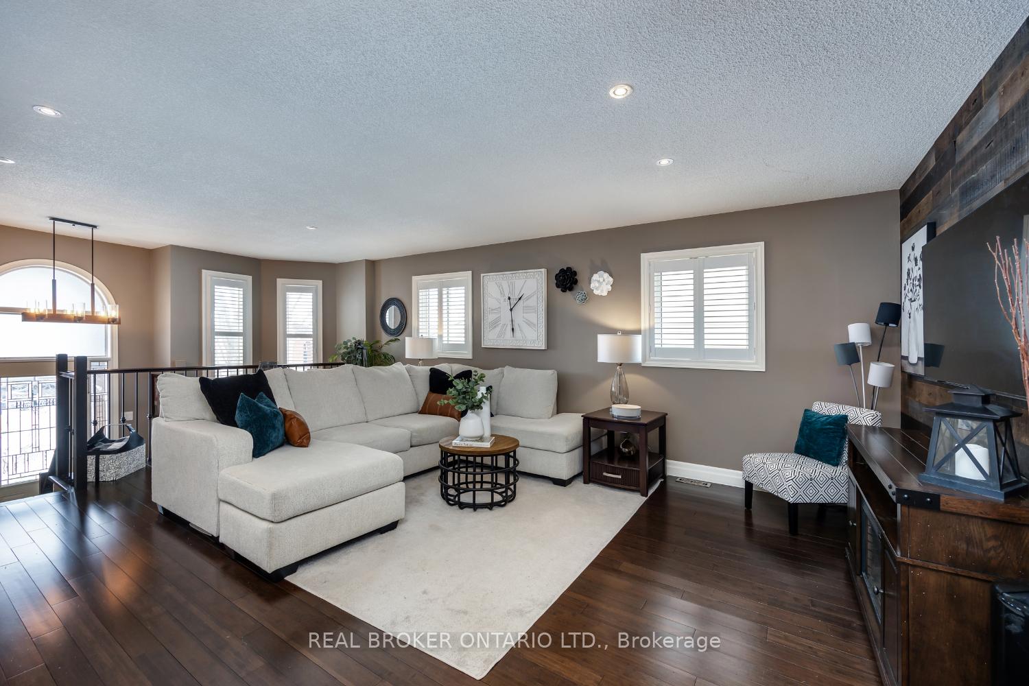 Photo 5 of 44 Goodwin Avenue, Clarington, Bowmanville — HOMEH