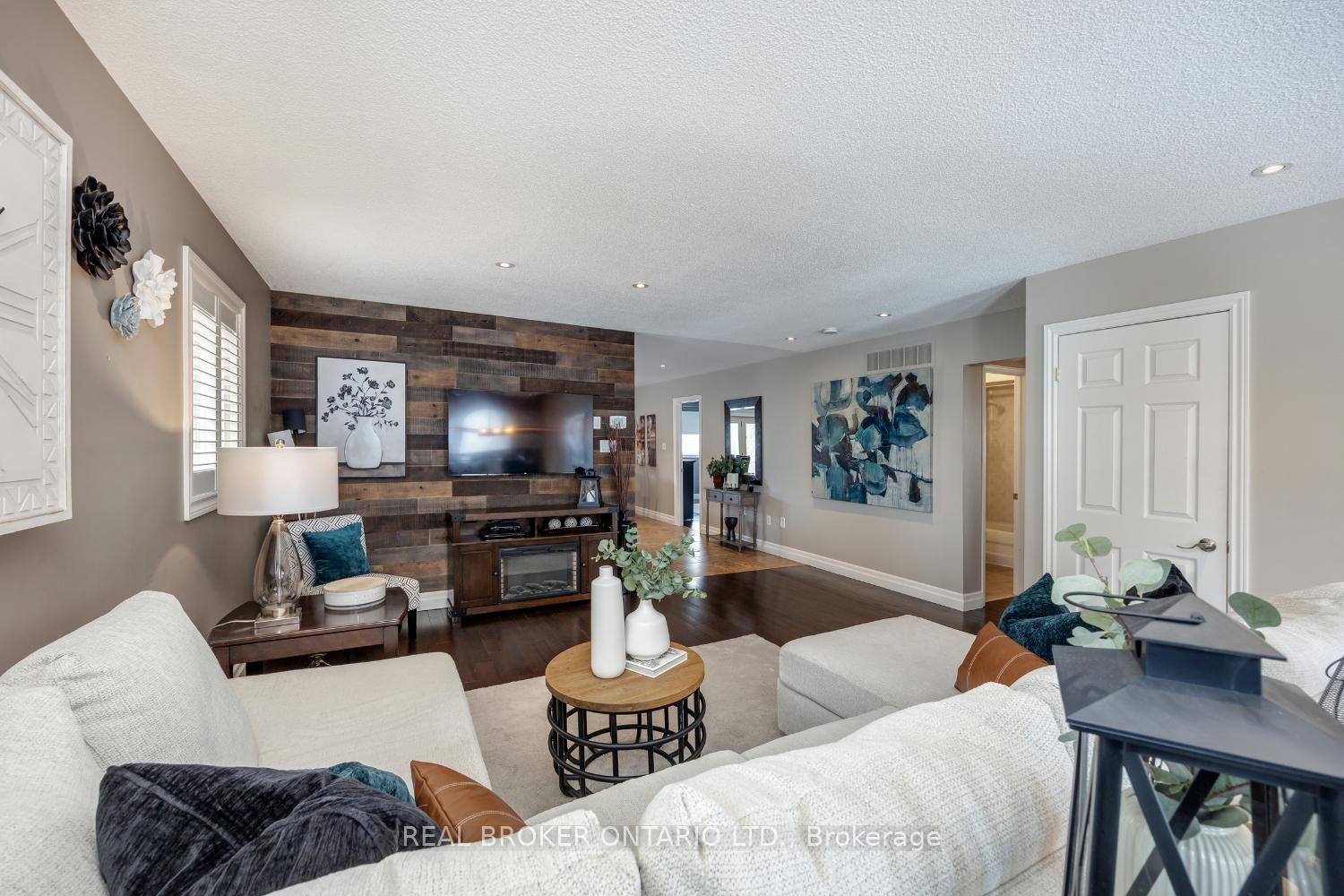 Photo 2 of 44 Goodwin Avenue, Clarington, Bowmanville — HOMEH