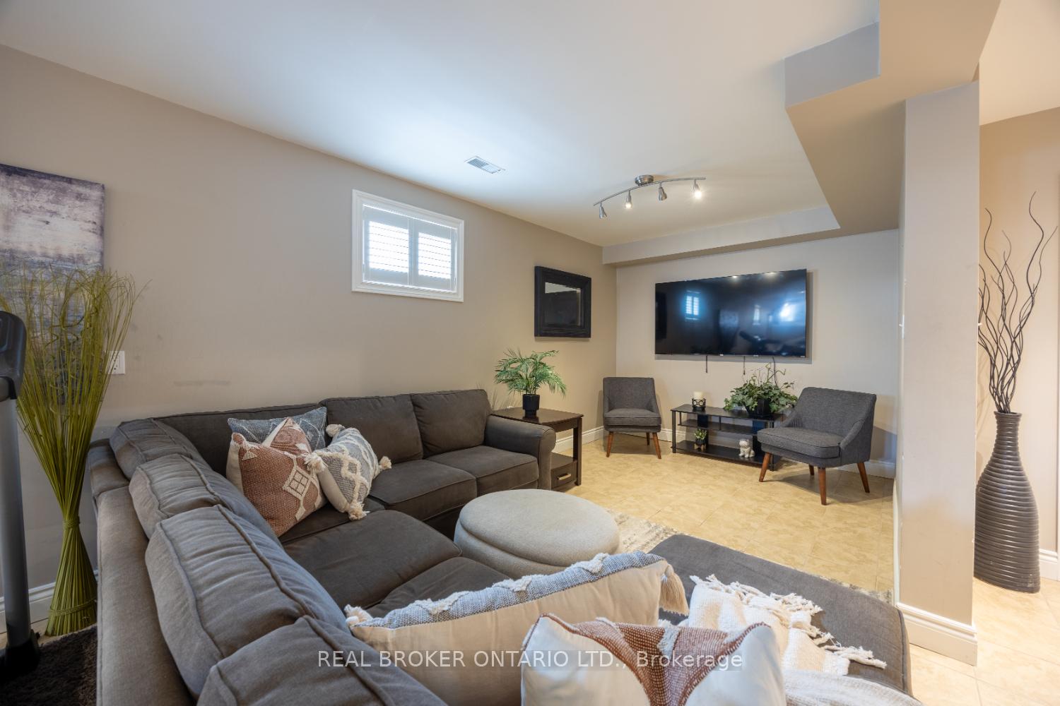 Photo 14 of 44 Goodwin Avenue, Clarington, Bowmanville — HOMEH