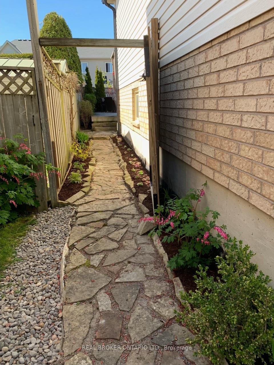 Photo 22 of 44 Goodwin Avenue, Clarington, Bowmanville — HOMEH