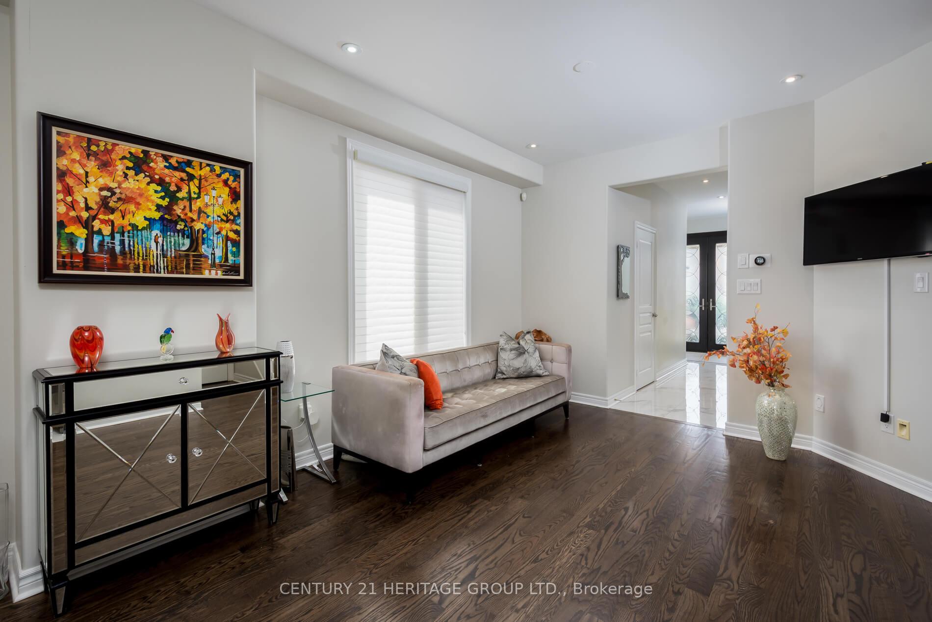 Photo 2 of 11 Mary Ellen Baker Crescent, Vaughan, Patterson — HOMEH