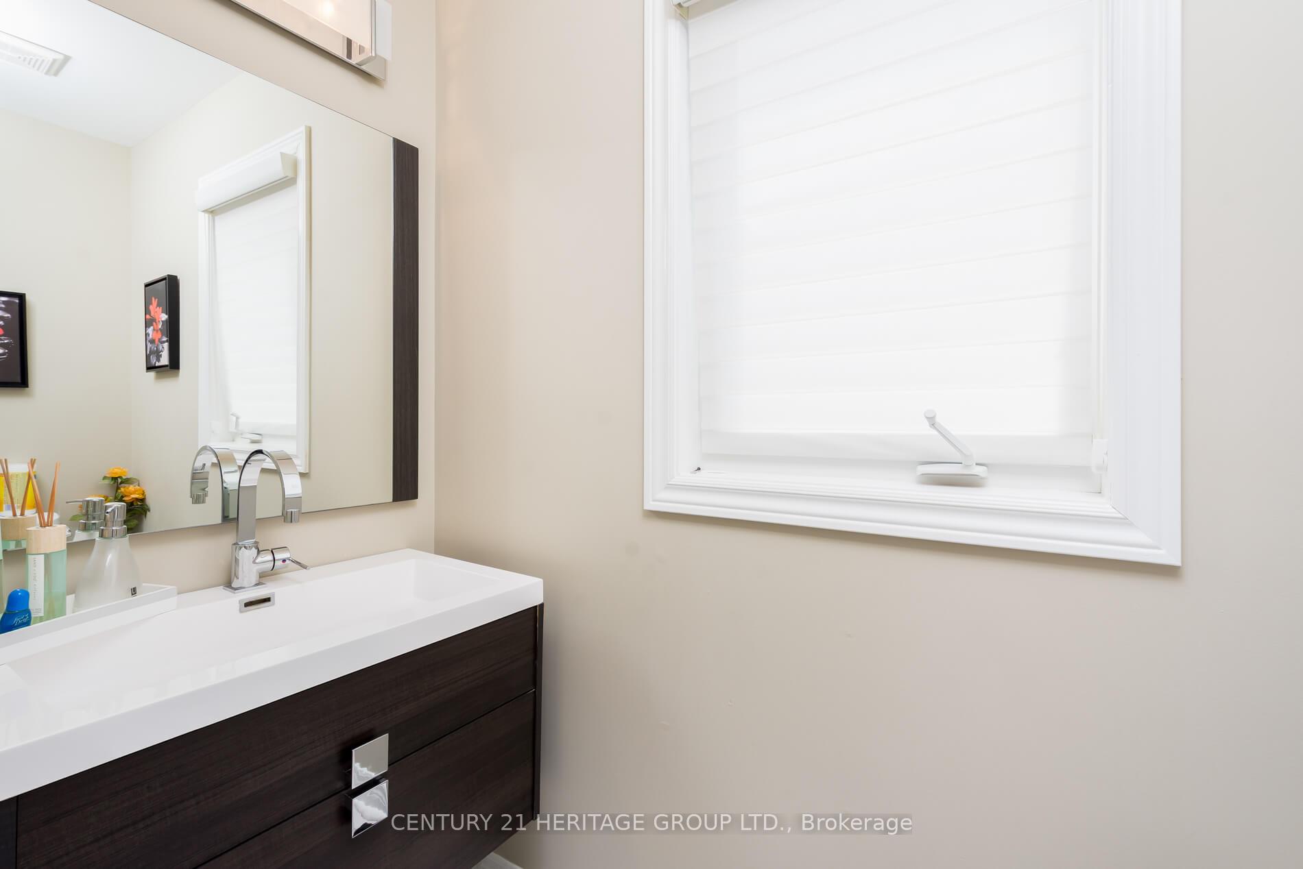 Photo 4 of 11 Mary Ellen Baker Crescent, Vaughan, Patterson — HOMEH