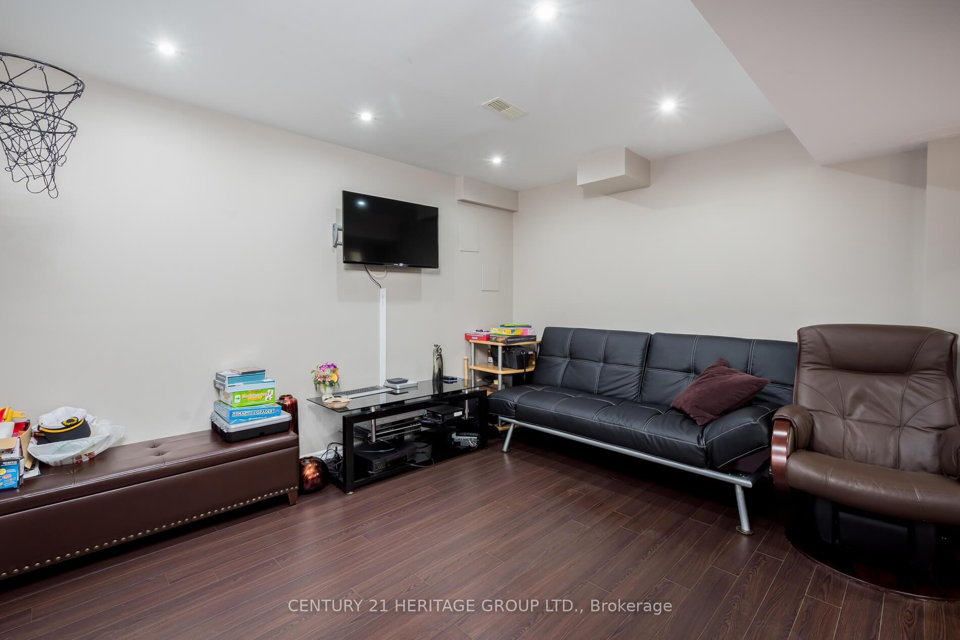 Photo 14 of 11 Mary Ellen Baker Crescent, Vaughan, Patterson — HOMEH