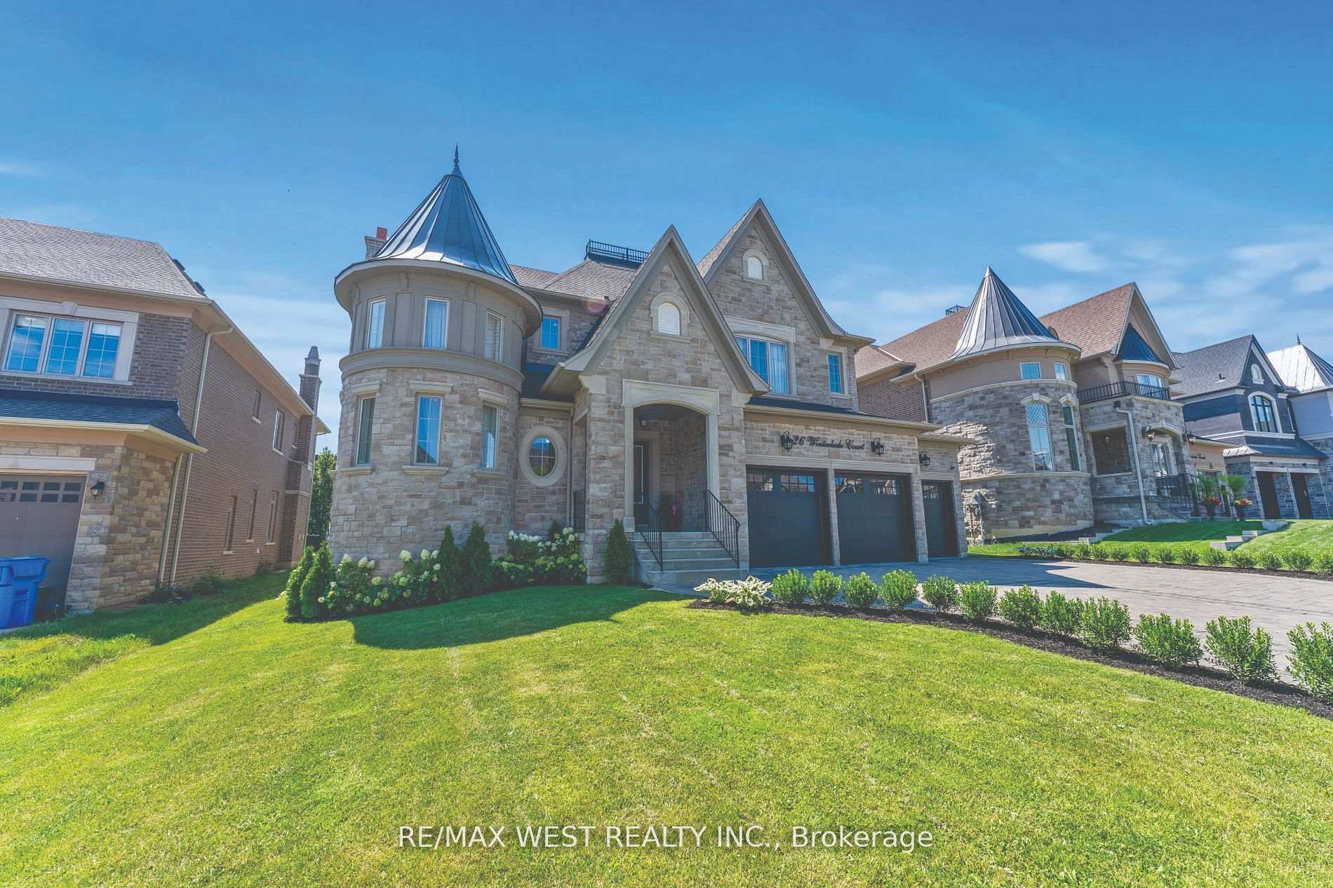 Photo 3 of 26 Winterlude Court, Vaughan, Kleinburg — HOMEH