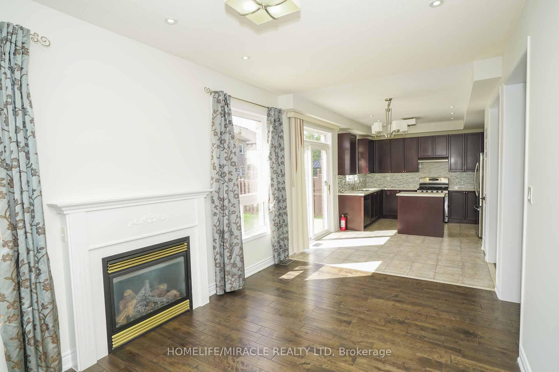Photo 7 of 20 Cragg Crescent, Ajax, Northwest Ajax — HOMEH