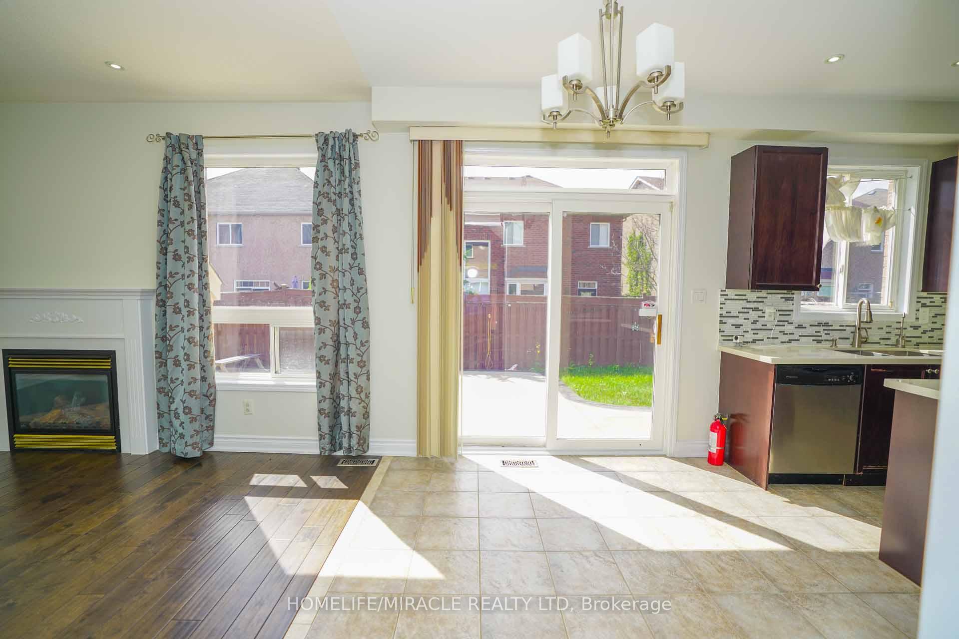 Photo 10 of 20 Cragg Crescent, Ajax, Northwest Ajax — HOMEH